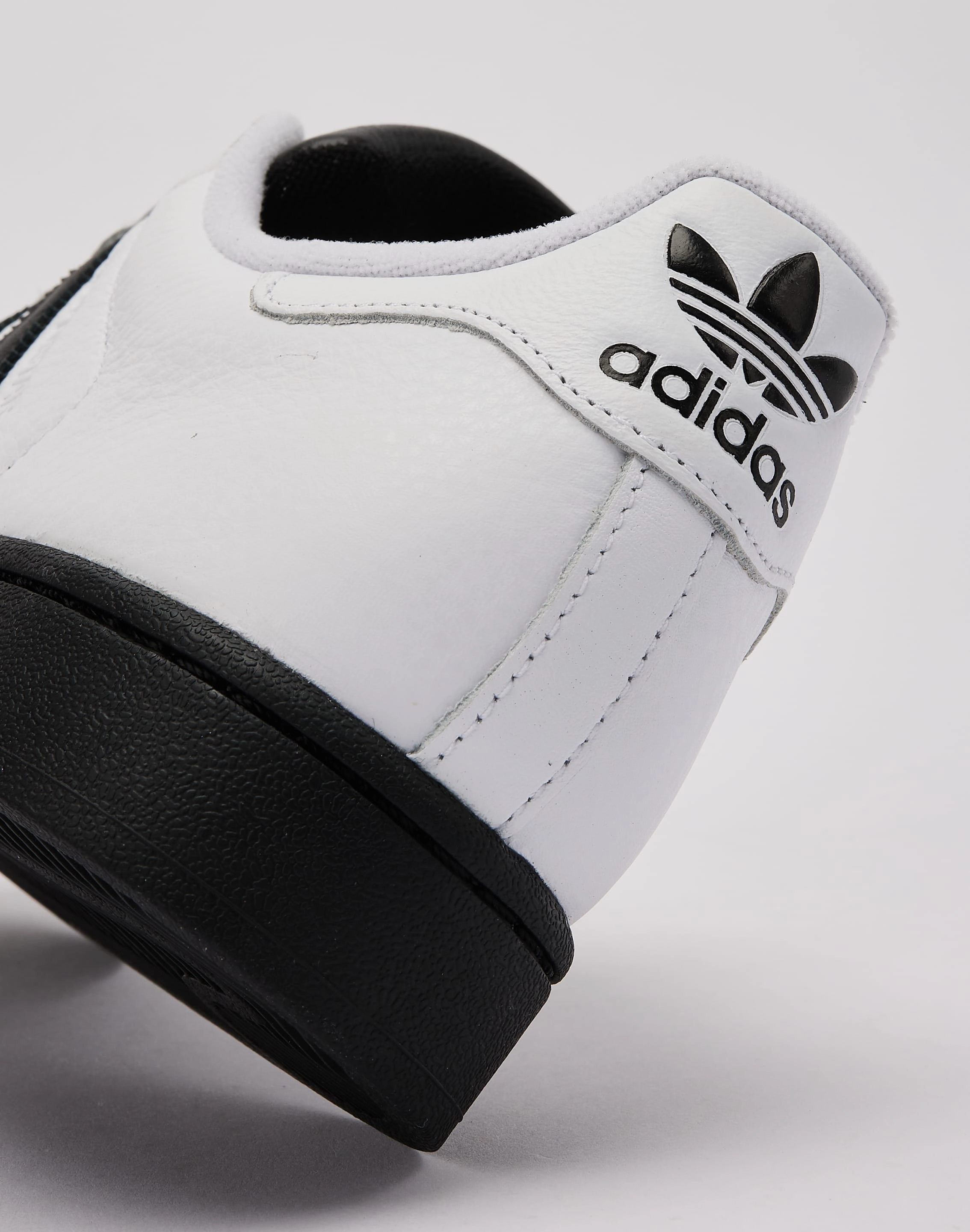 Beauty Walk Adidas Superstar II