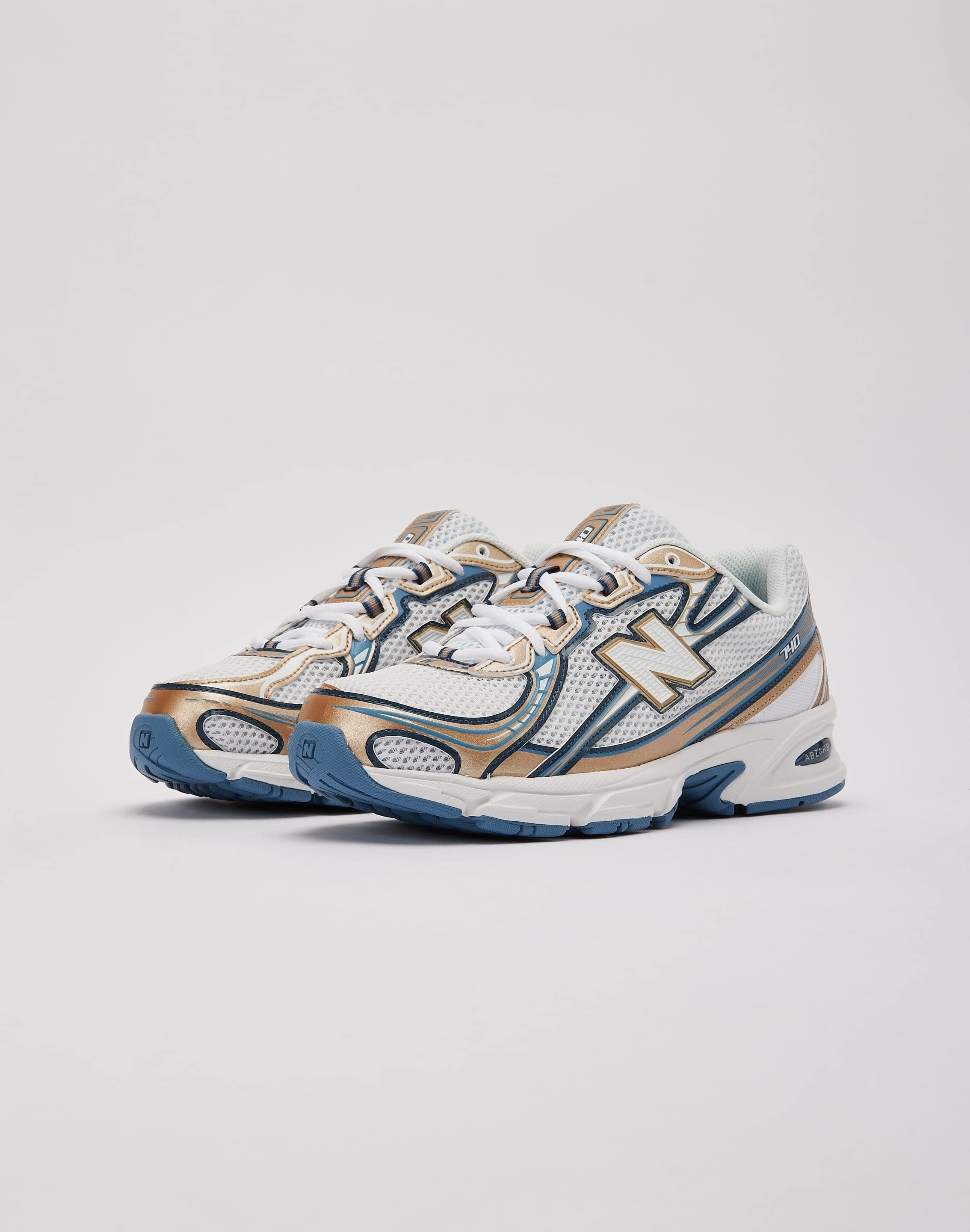 Textured Outsole pre - workout New Balance 740