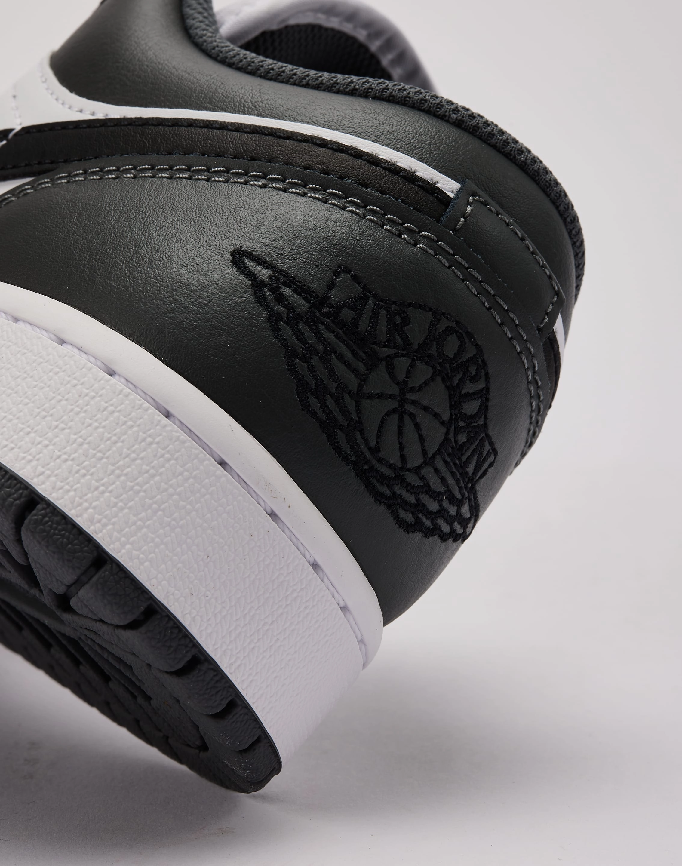 Foam Lining Standing Workers Jordan Air Jordan 1 Low