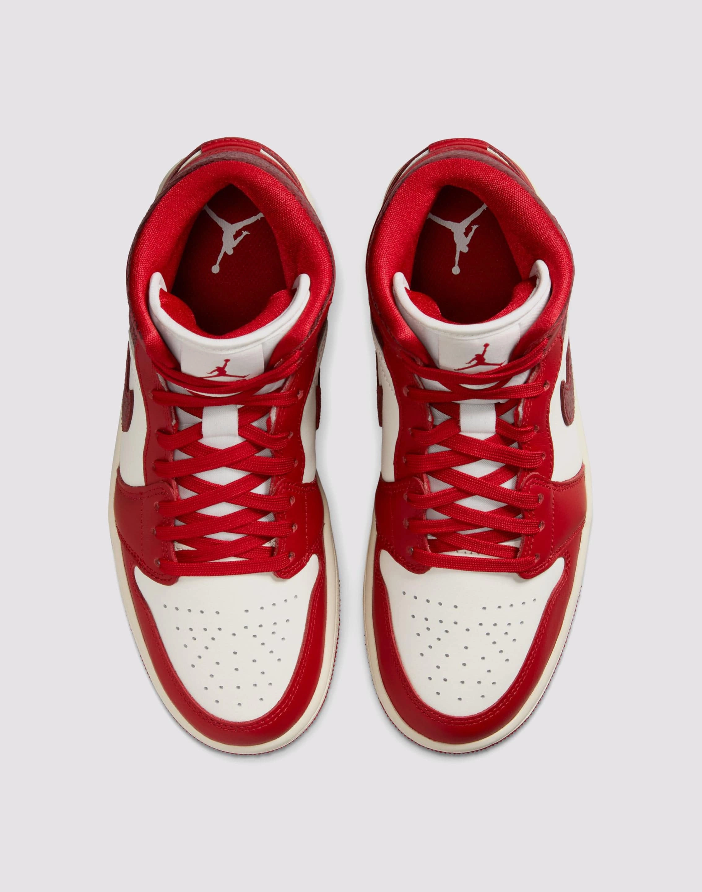 Quick Drying Airport Travel Jordan Air Jordan 1 Mid SE