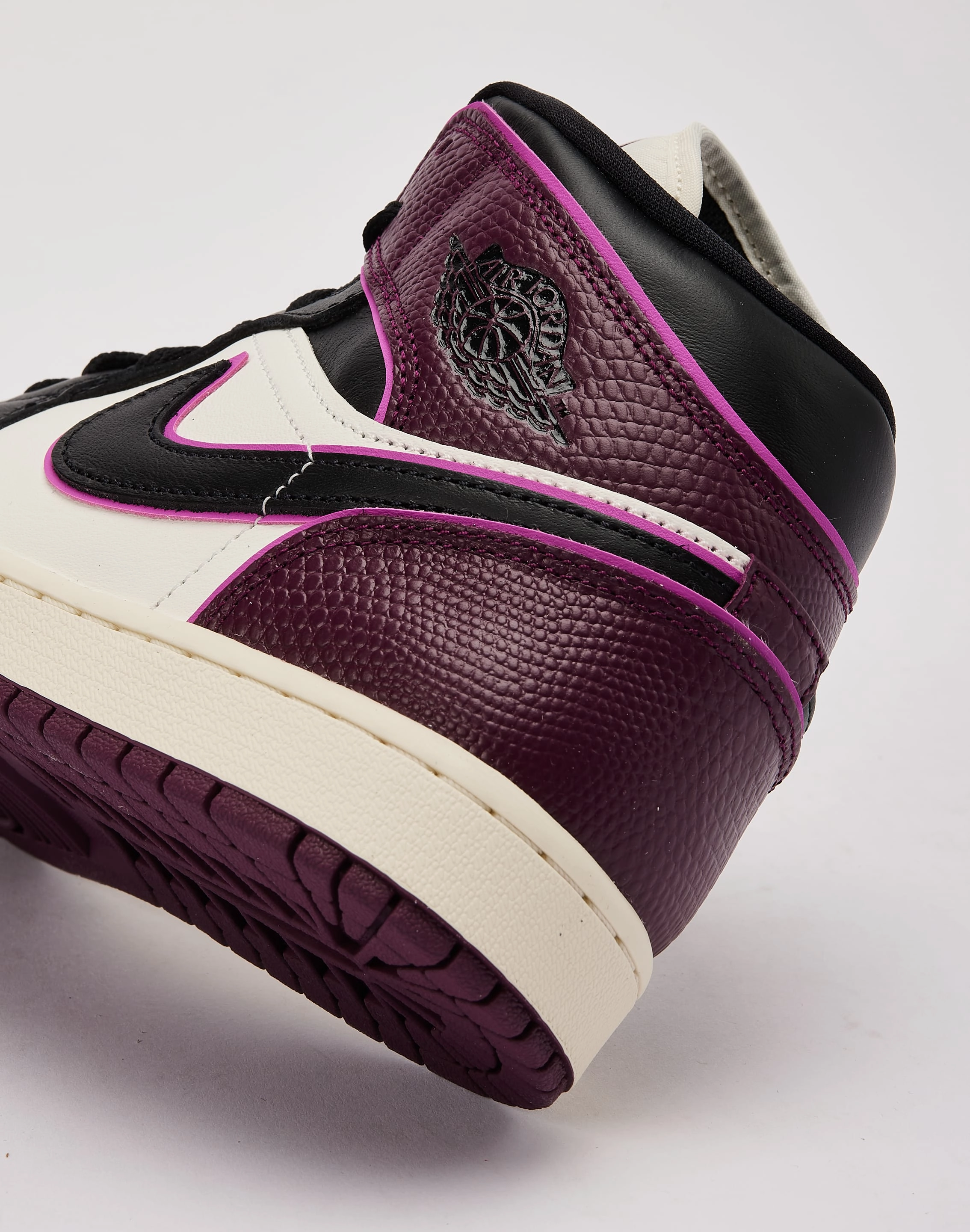 Jordan Air Jordan 1 Mid SE Night Out Durable Stitching