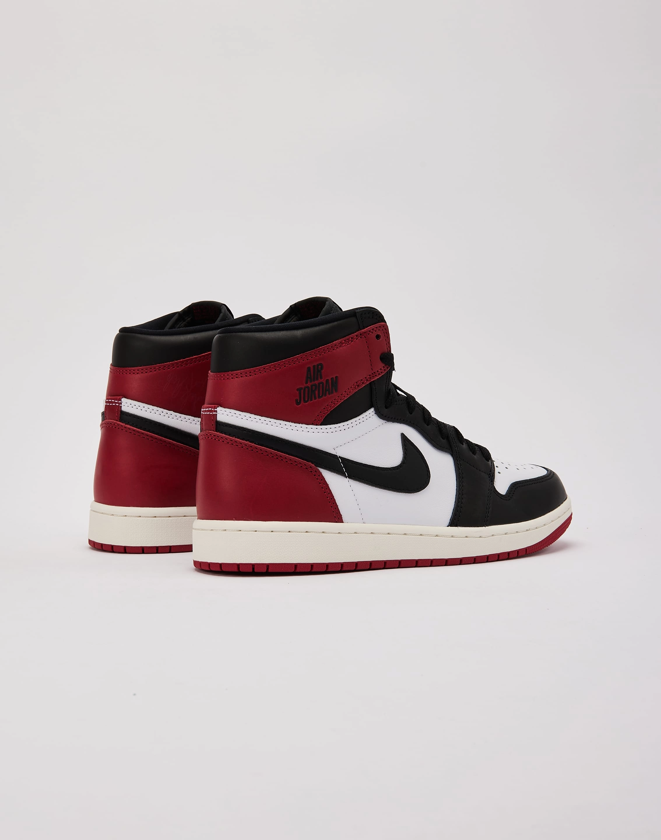 Jordan Air Jordan 1 Retro High OG 'Black Toe Reimagined' Rolling Motion Support Sweat Resistant Indoor Fitness