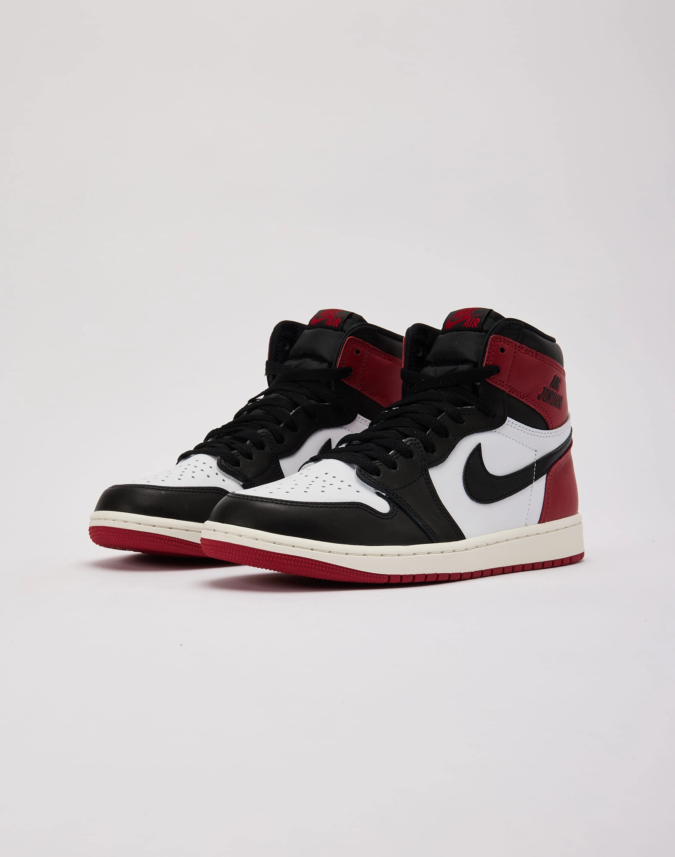 Energy Boost Jordan Air Jordan 1 Retro High OG 'Black Toe Reimagined'