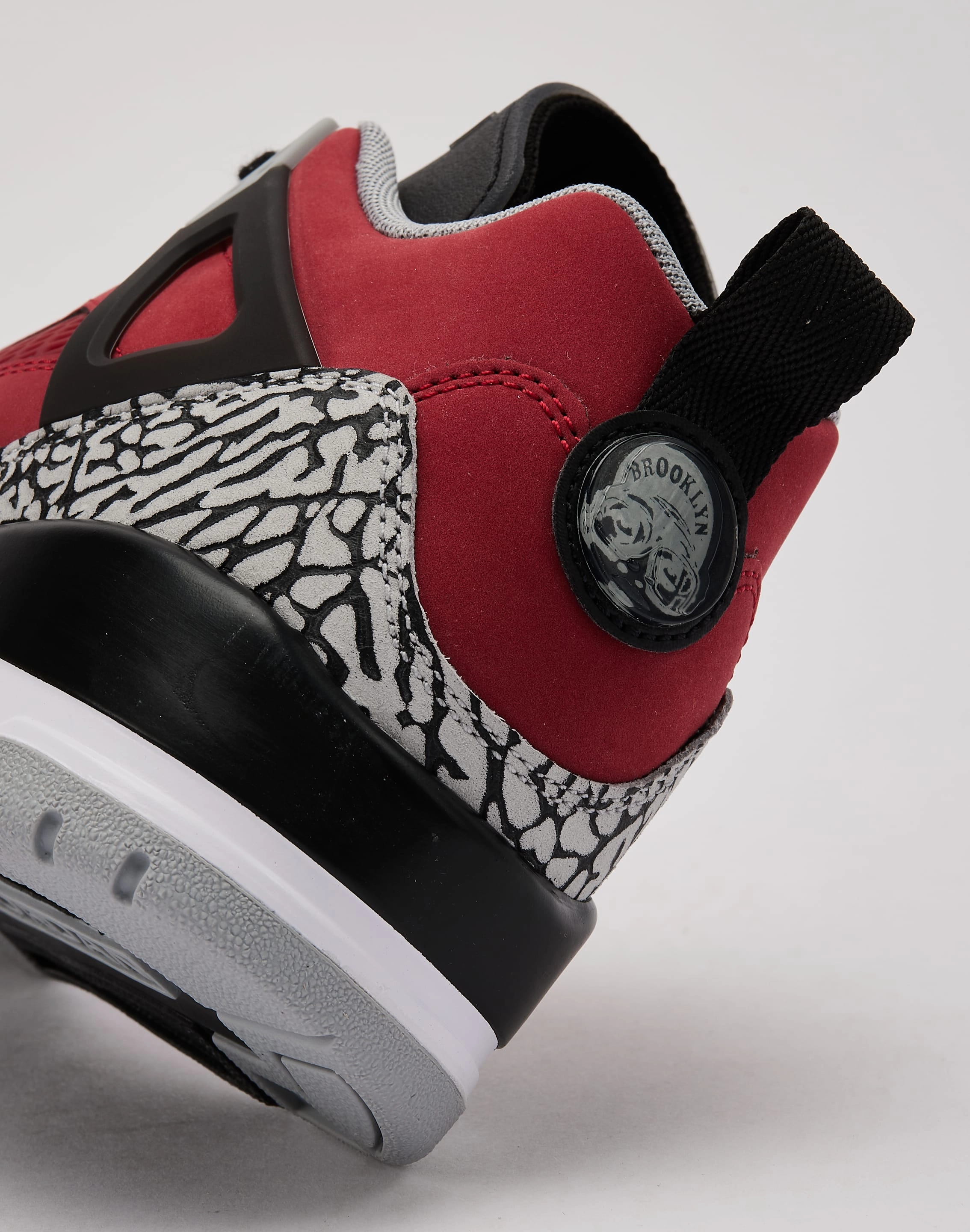 Jordan Spizike Low Kind Glow