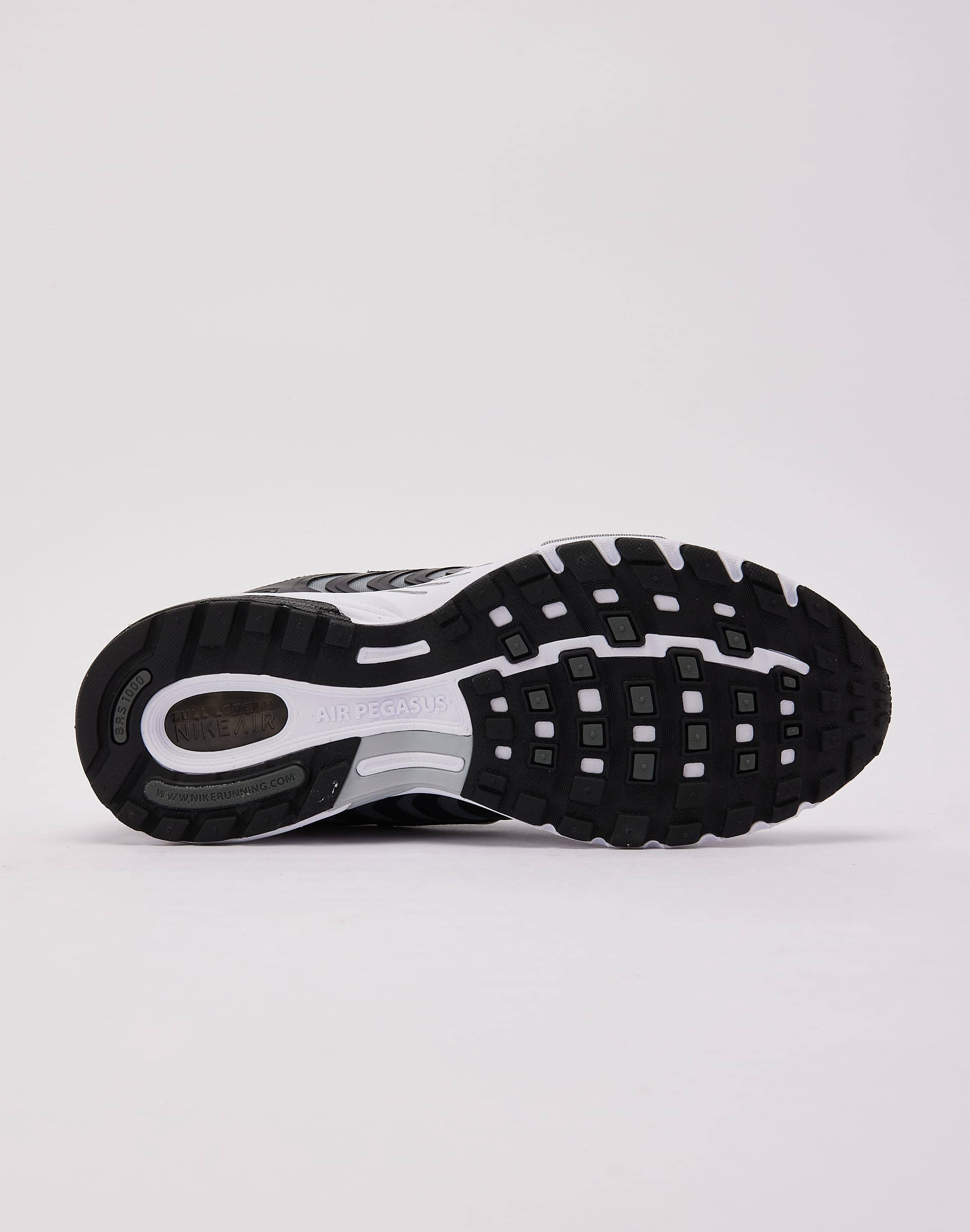 running with a minimalist style Nike Air Pegasus 2005