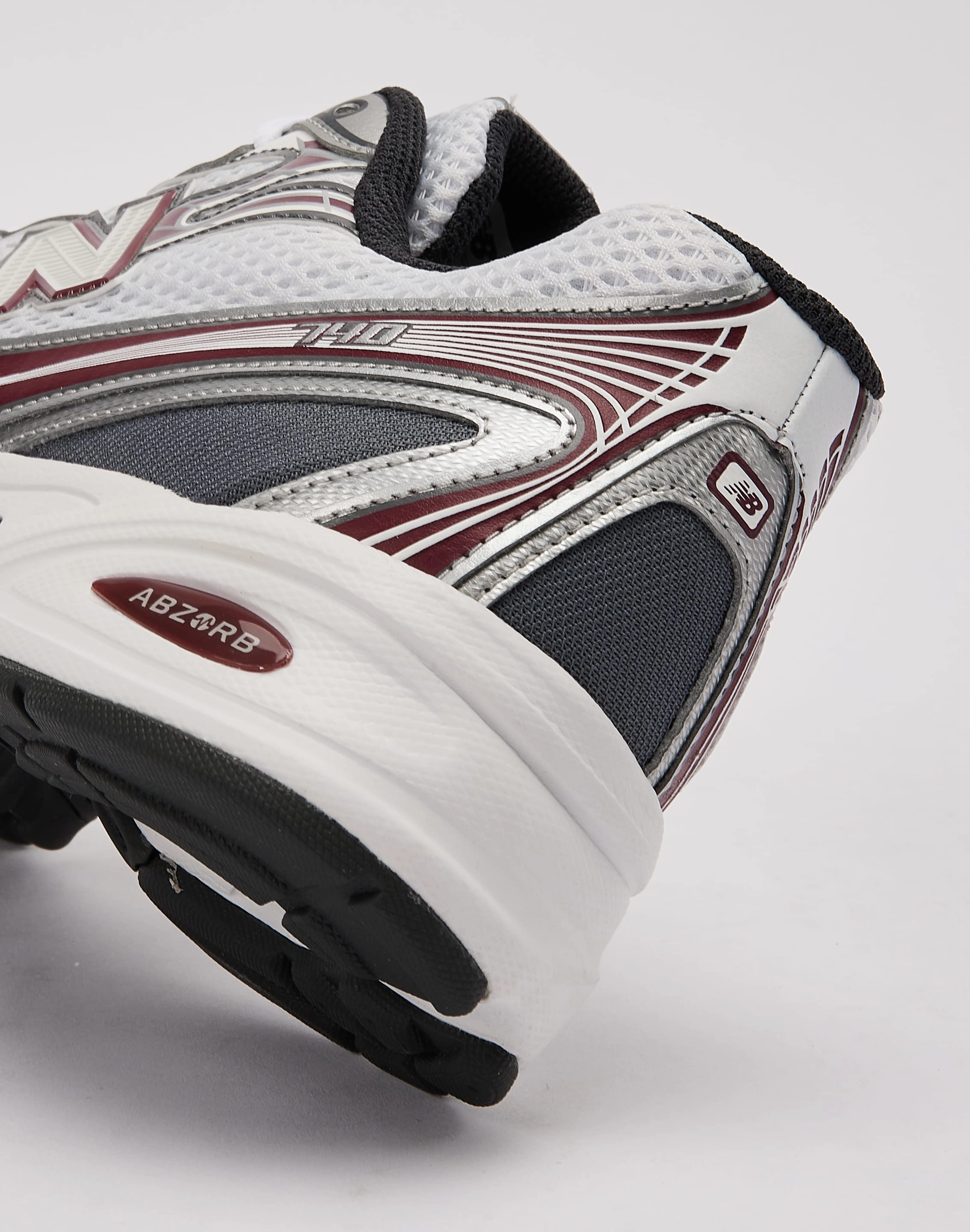 non - perforated shoes New Balance 740