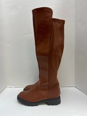 Boots Knee Flats By Shoedazzle In Brown, Size: 7 Heavy Grip