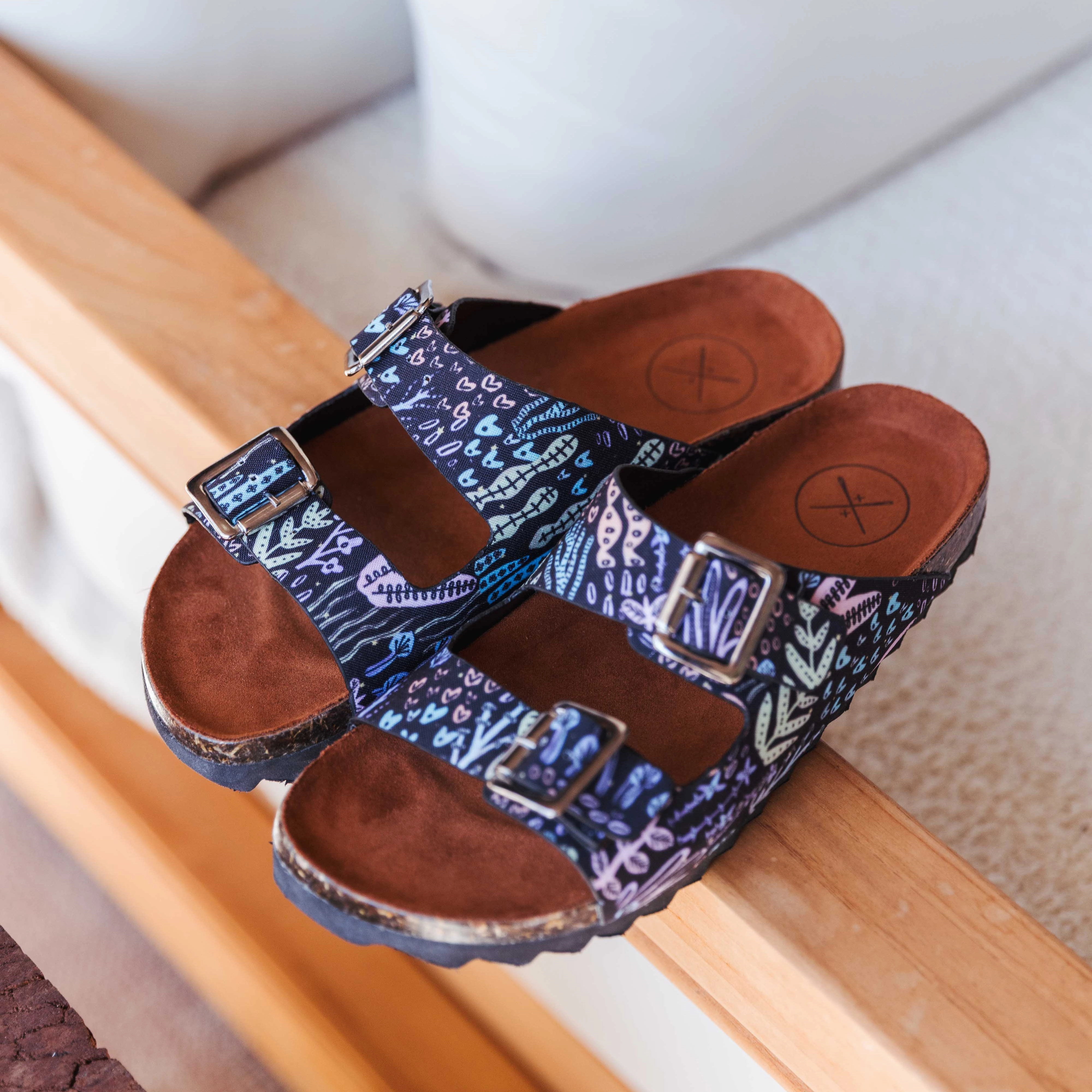 Loomi Buckle Sandal Fashionable Open-toe Sandals