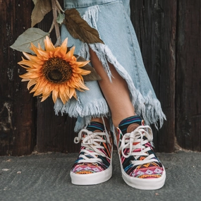 Black Spectrum Low Top Comfortable Bottom