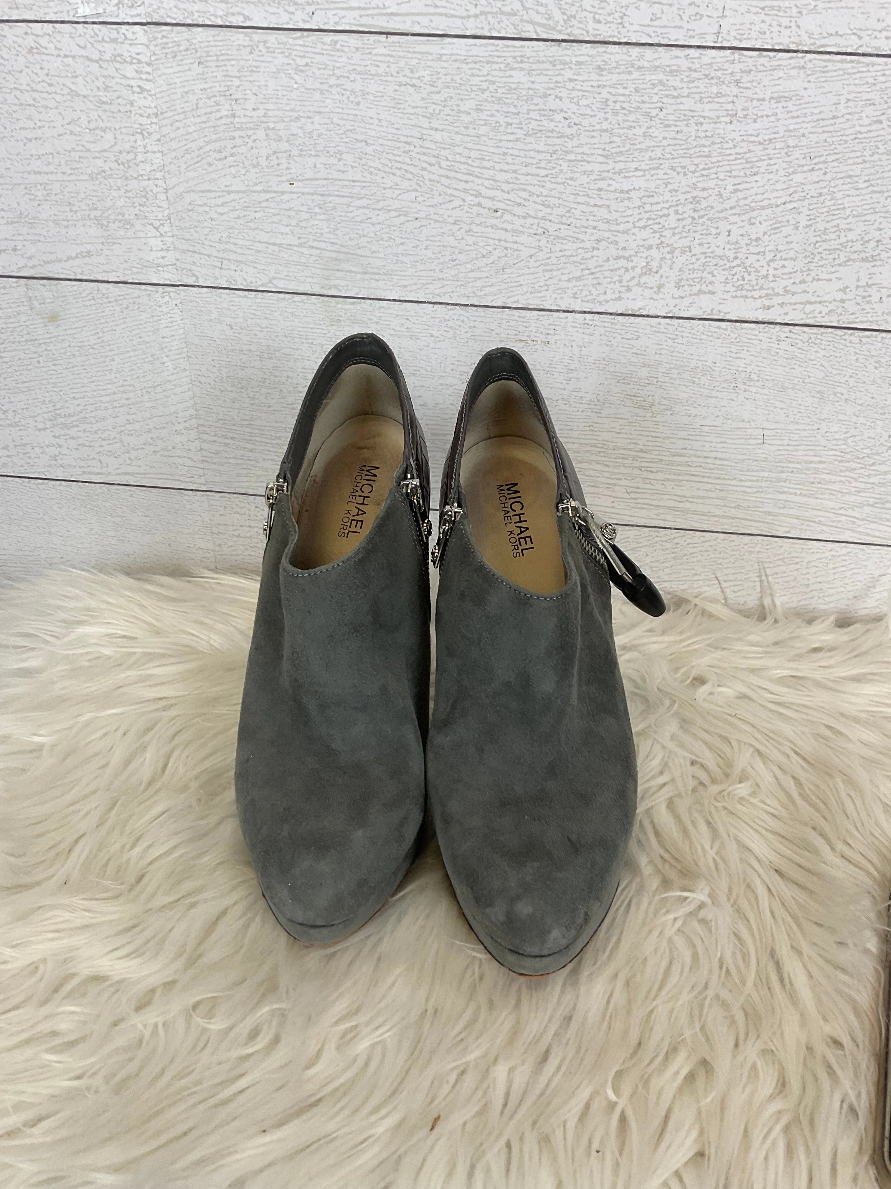 Shoes Designer By Michael Kors In Grey, Size: 10 Cushioned