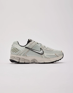 balance shoes Nike Zoom Vomero 5