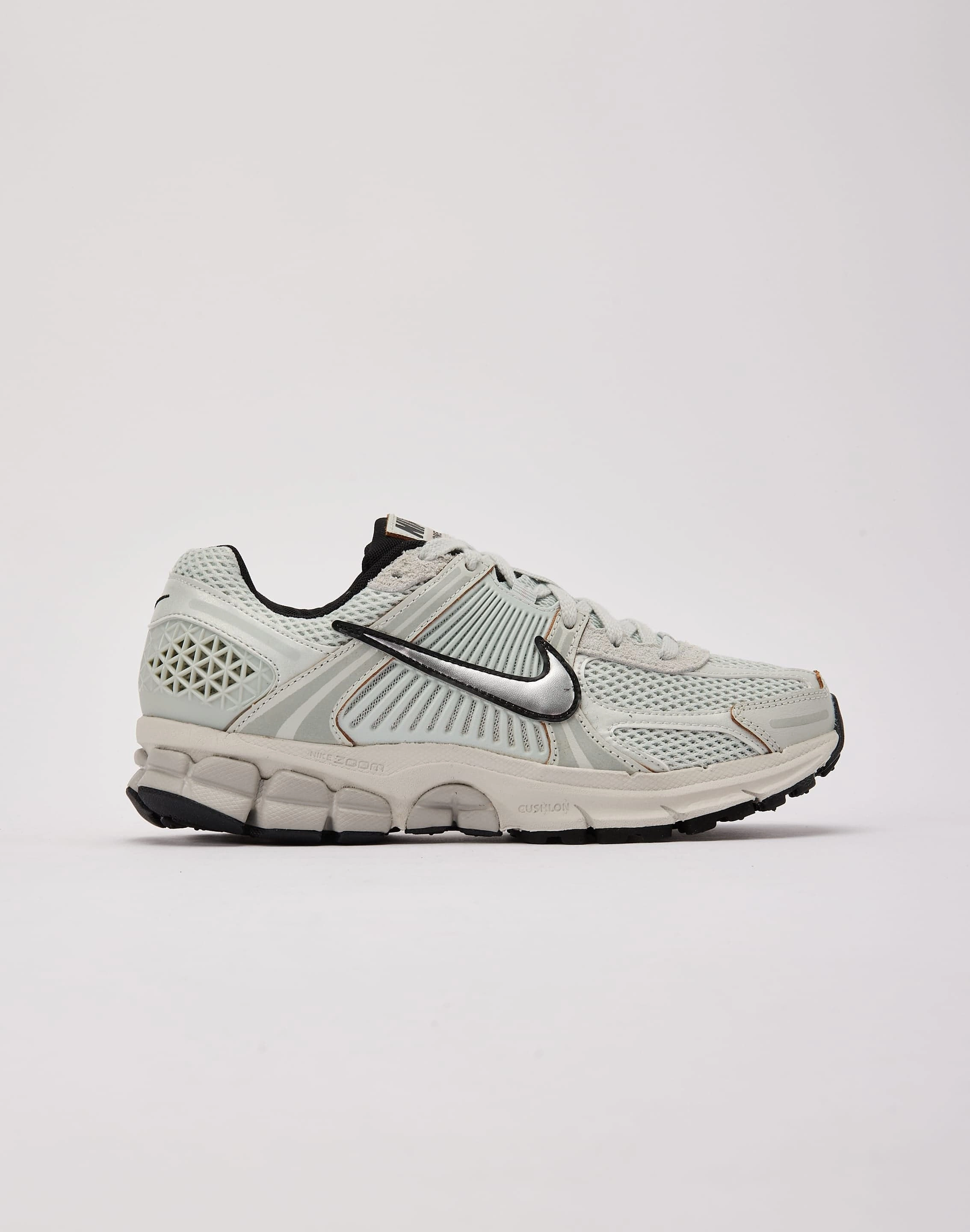 balance shoes Nike Zoom Vomero 5