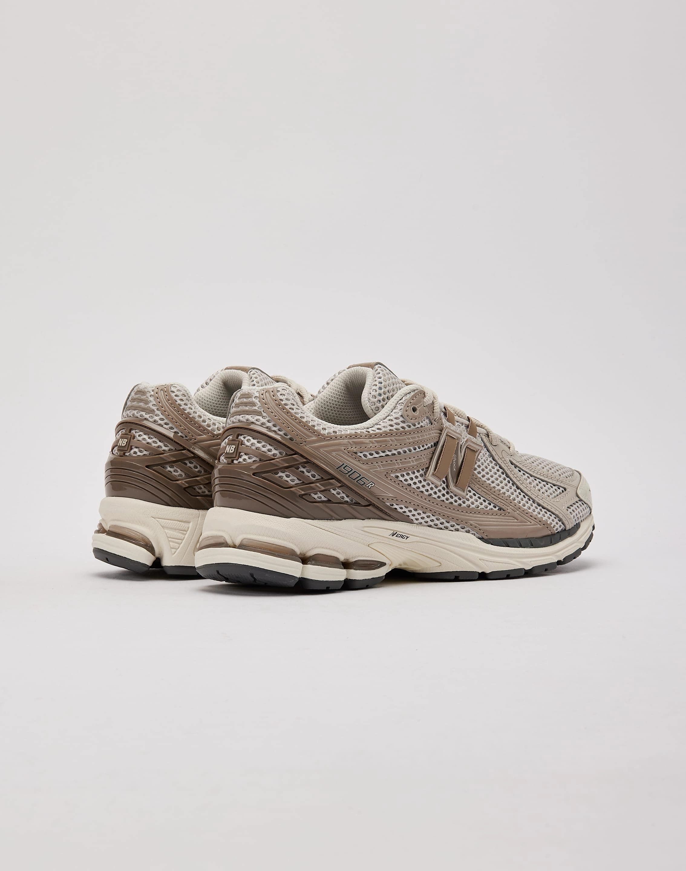 Half - size down New Balance 1906R