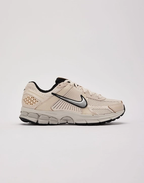 Nike Zoom Vomero 5 short - distance running footwear Reebok Workout