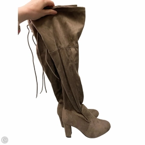 Flexible Shaft Design Boots Knee Heels By Forever 21 In Taupe, Size: 7