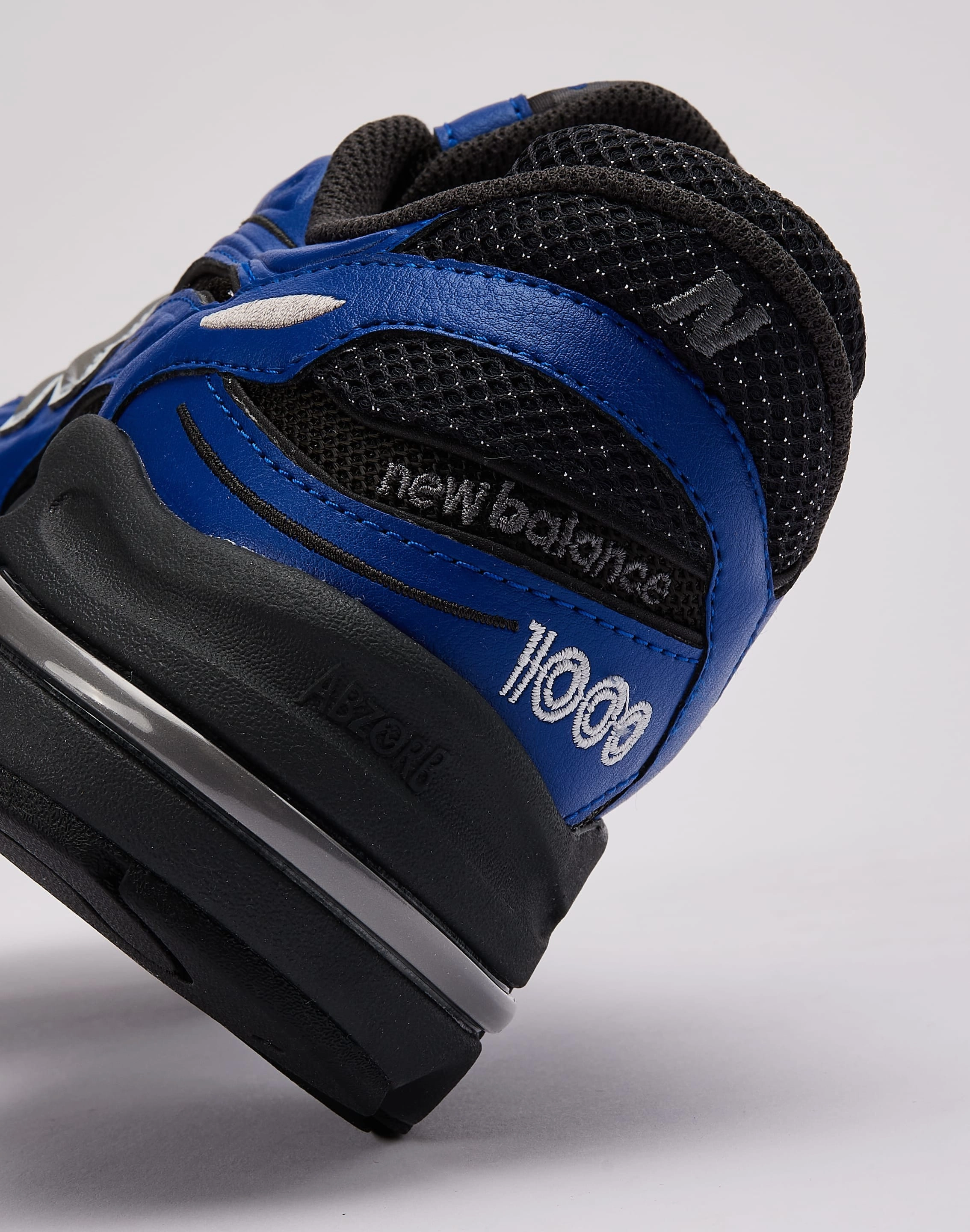 New Balance 1000 cushioned - footbed - material - plushness shoes Microperforated Upper