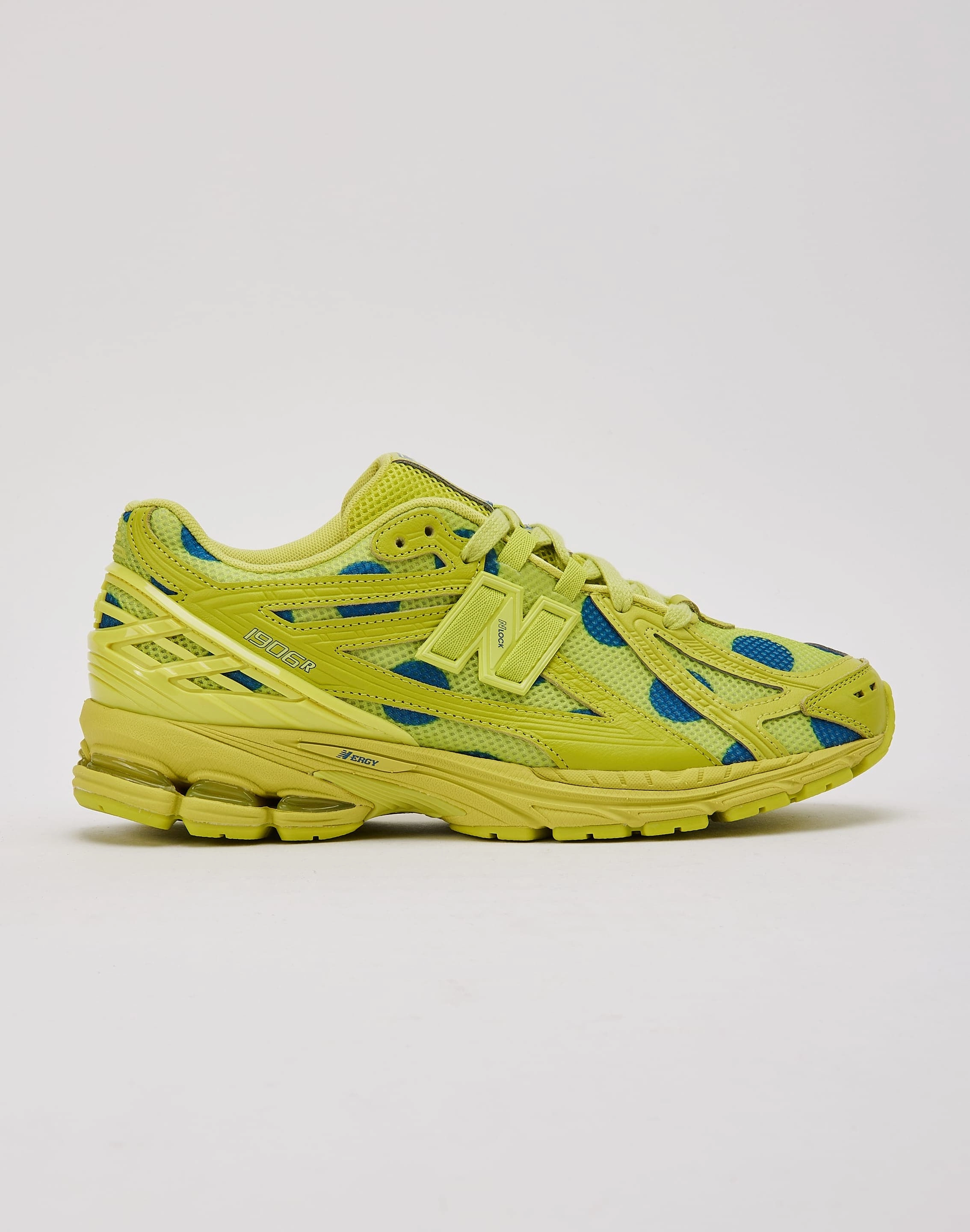 yoga shoes New Balance 1906R