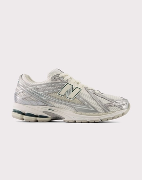 New Balance 1906R Glossy - finish