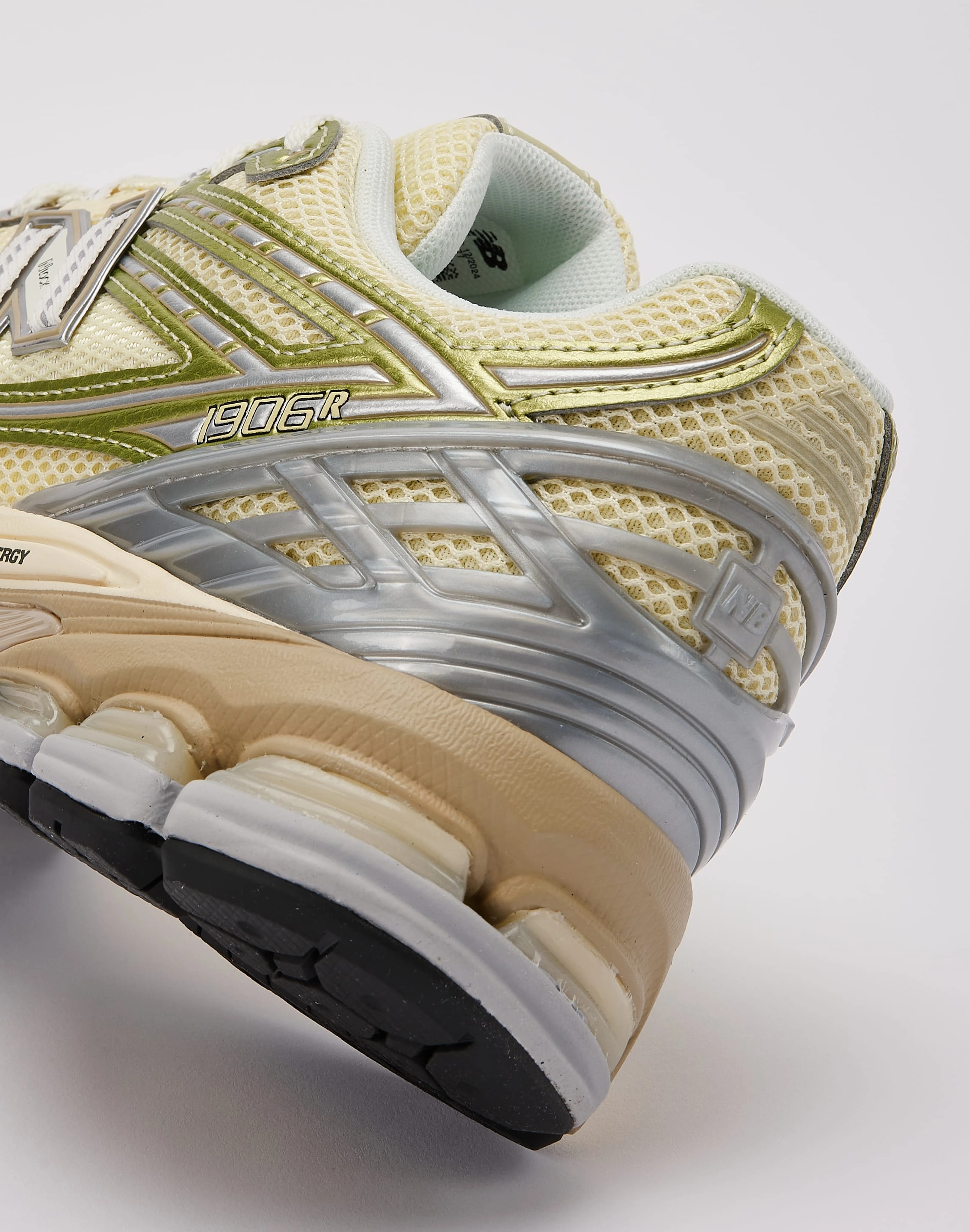 Trail equipment everyday wear shoe usability New Balance 1906R