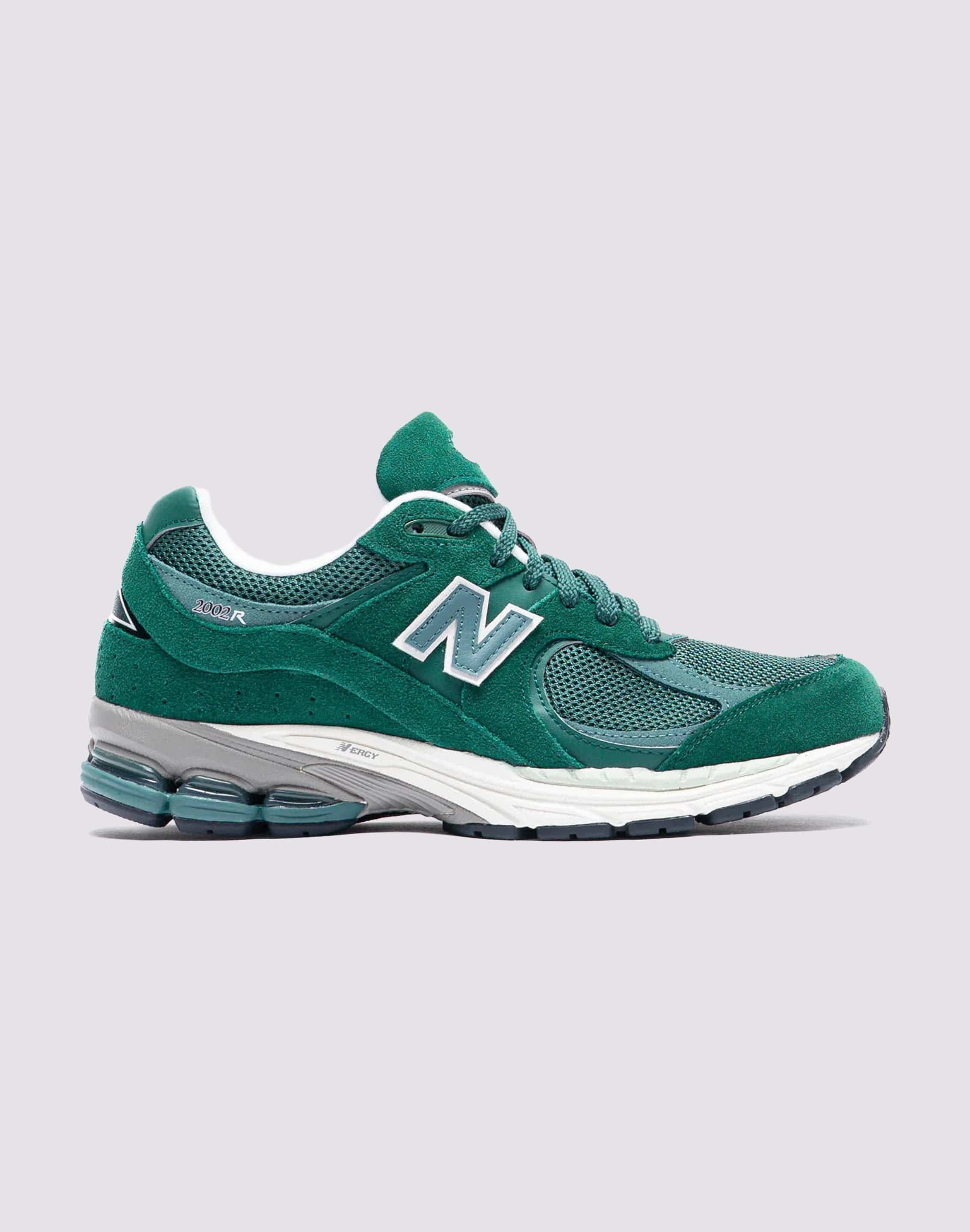 Cushioned Midsole Design New Balance 2002R