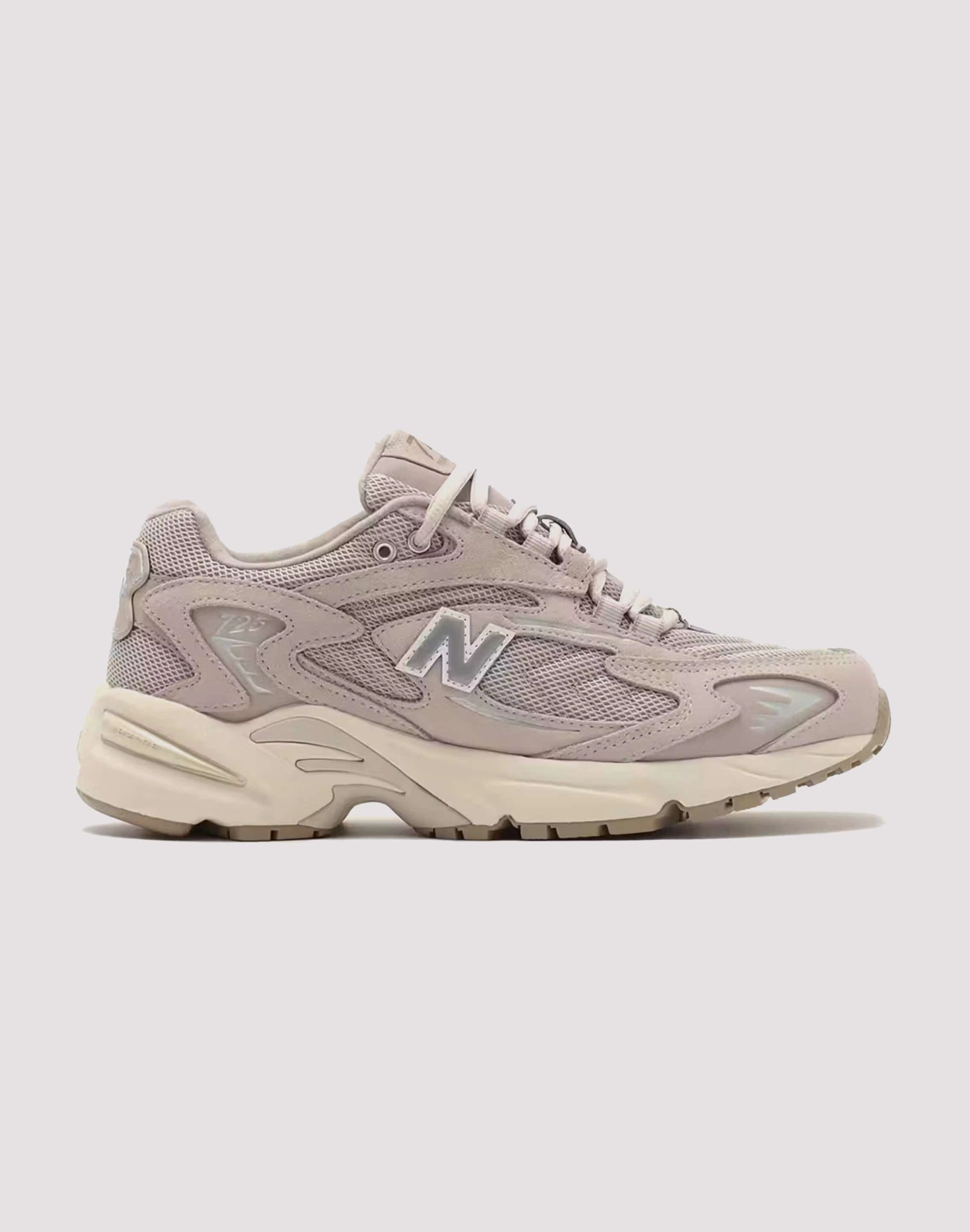 New Balance 725v1 Amateur athlete style - statement