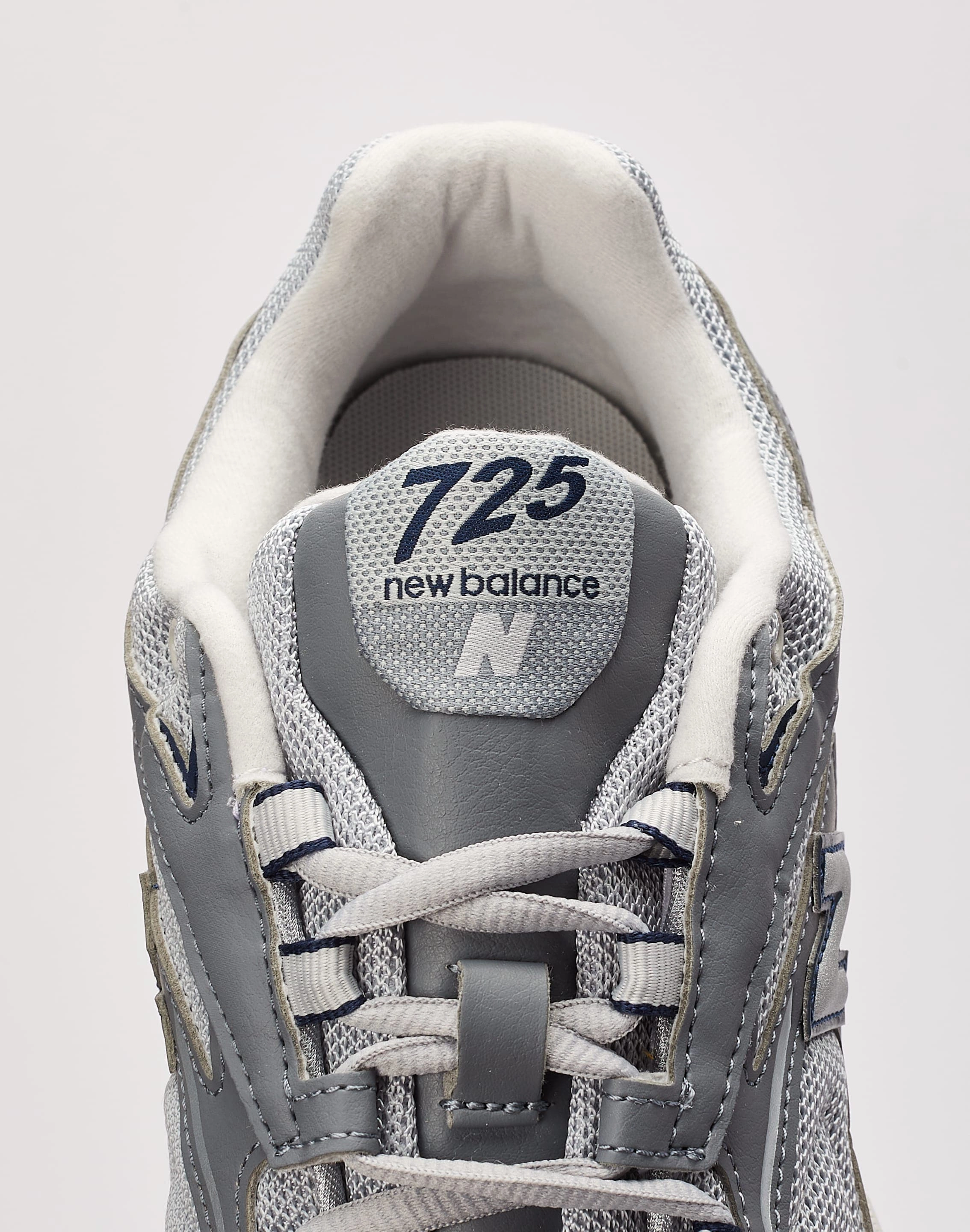 entry - level running shoes New Balance 725v1