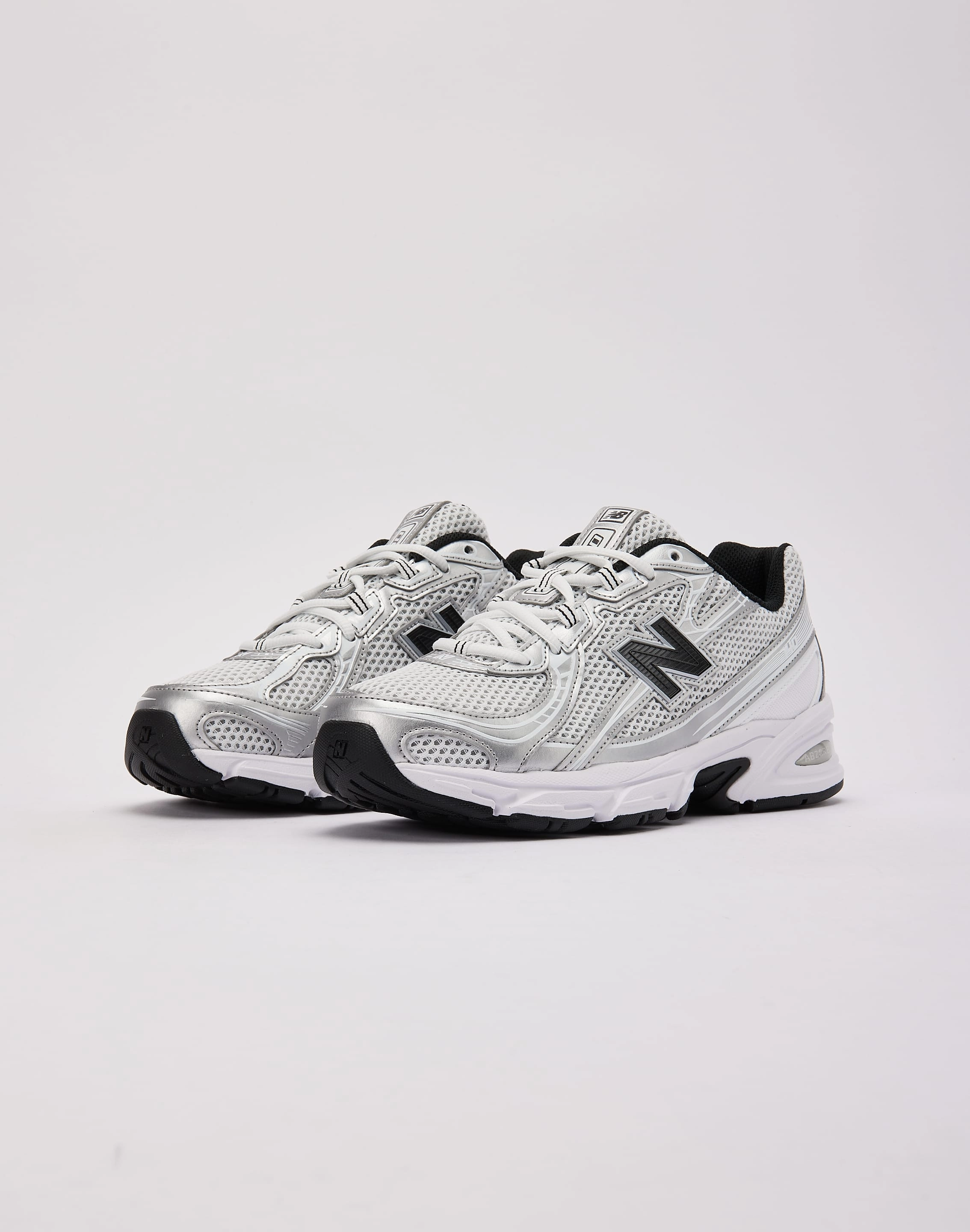 adaptable design shoes thin insole shoes New Balance 740