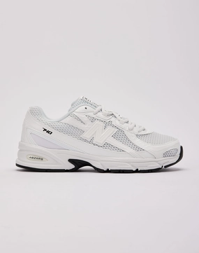 Micro Grooves drama - themed running wear New Balance 740