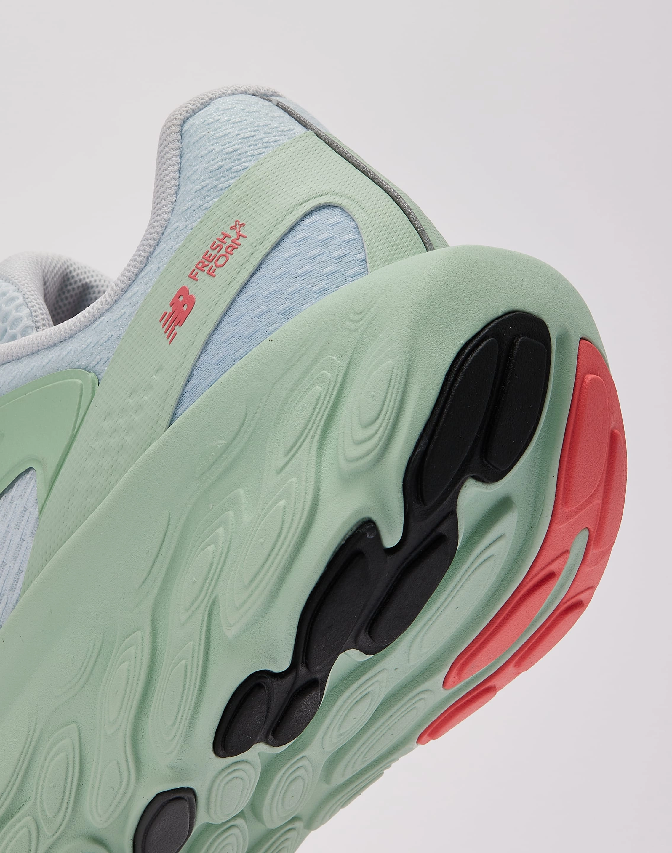 buckle - closure shoes running in a city park shoes New Balance Fresh Foam Trainer