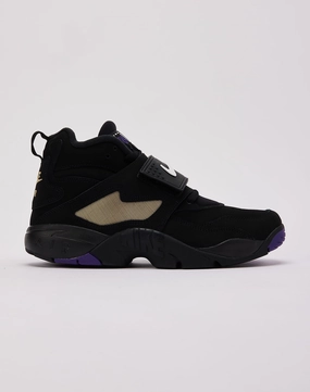 photo shoot Nike Air Diamond Turf 'Ravens'