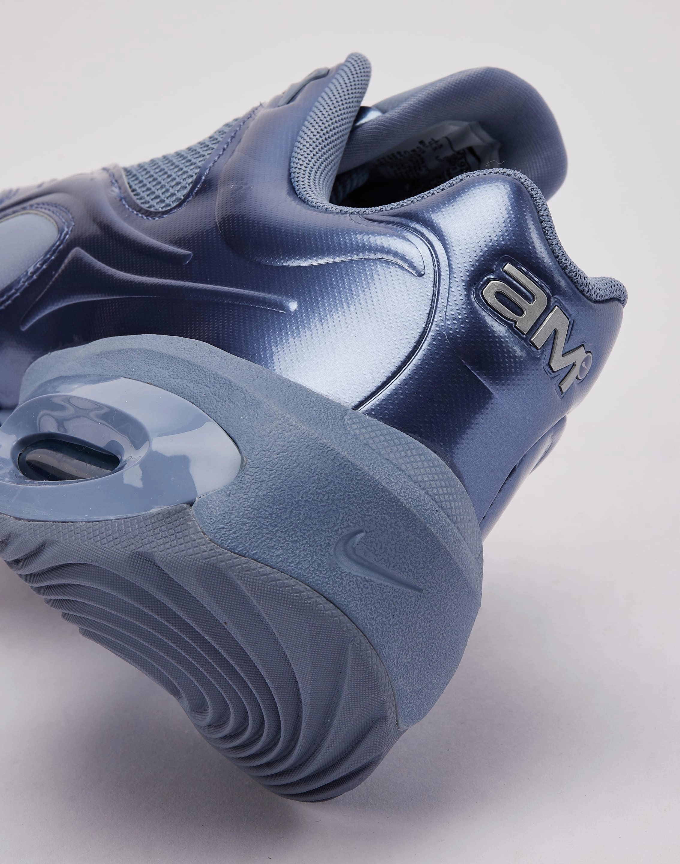 Nike Air Max Muse running in a fitness center shoes Flexible Groove Technology