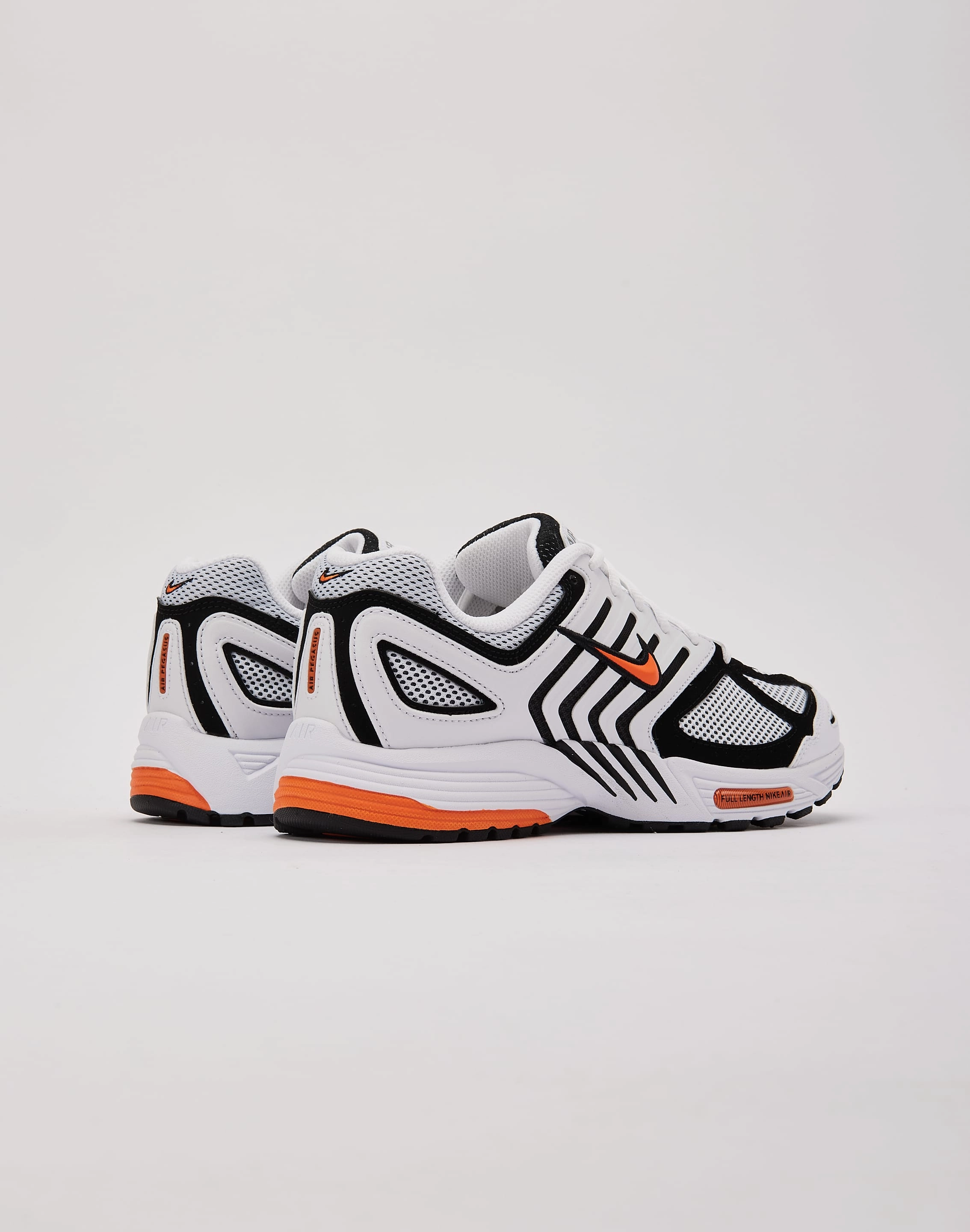 Nike Air Pegasus 2005 running on sand Unibody Construction