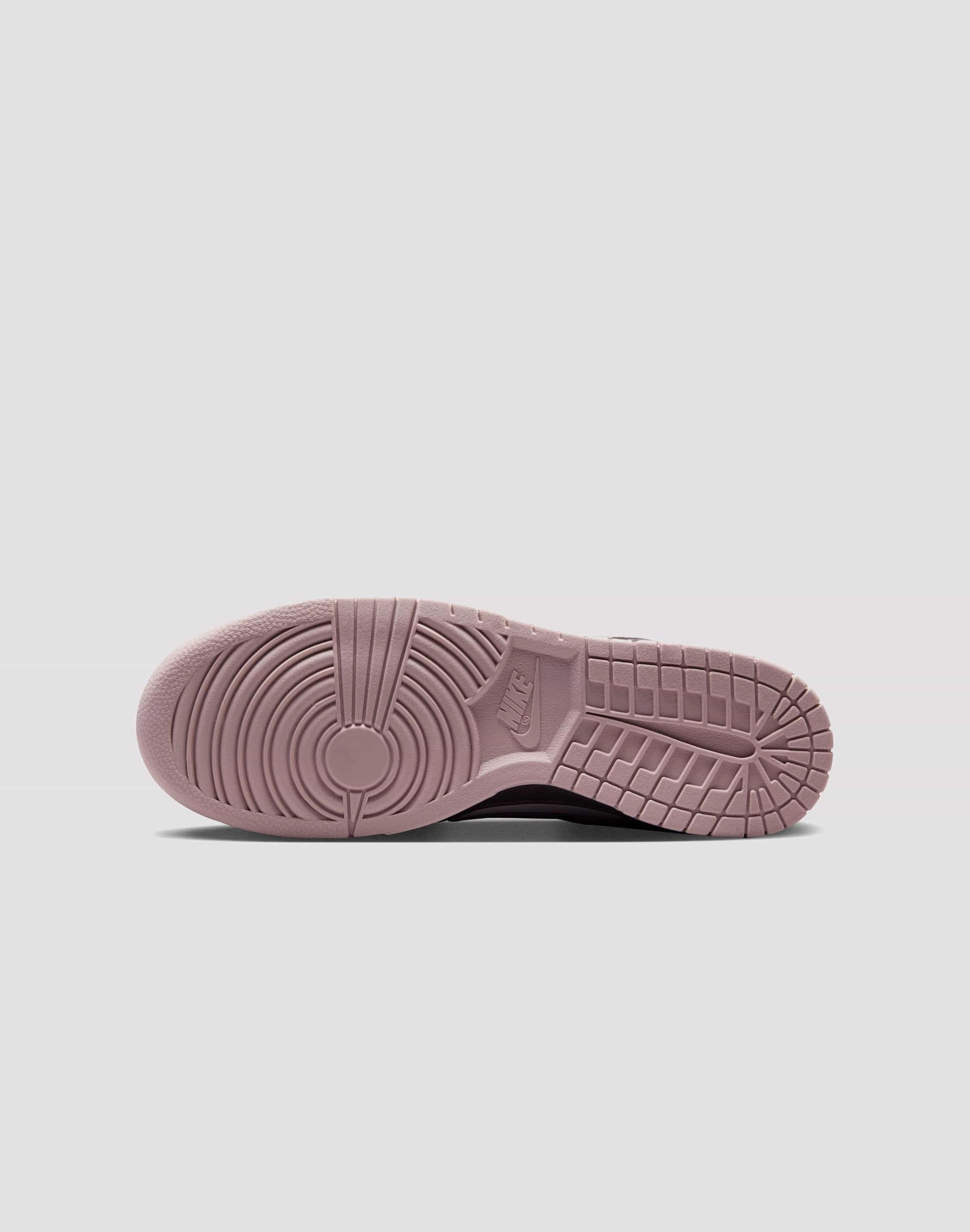 Flexible Rocker Sole Anti Odor Technology Nike Dunk Low