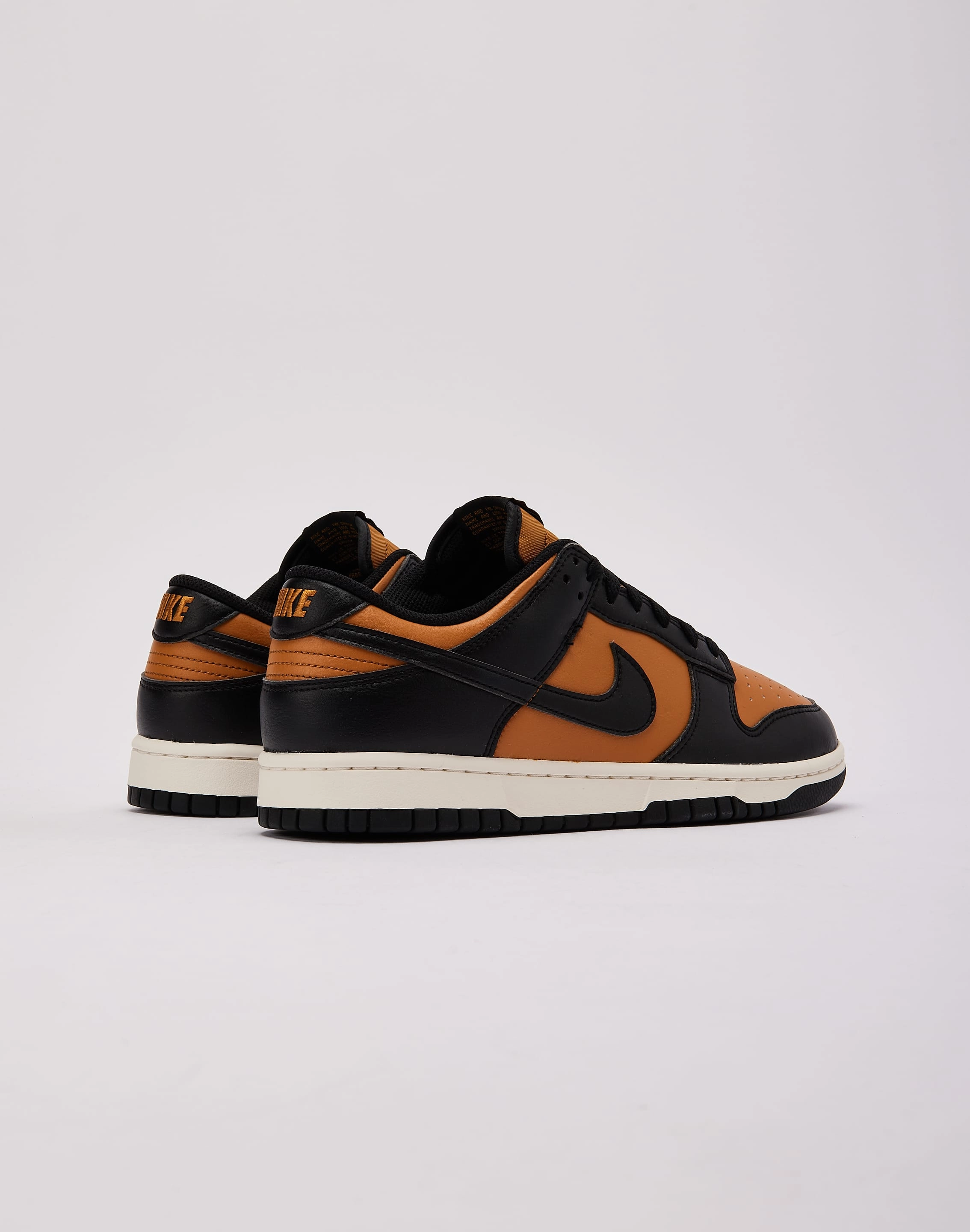 French Soft Comfort Stand Nike Dunk Low