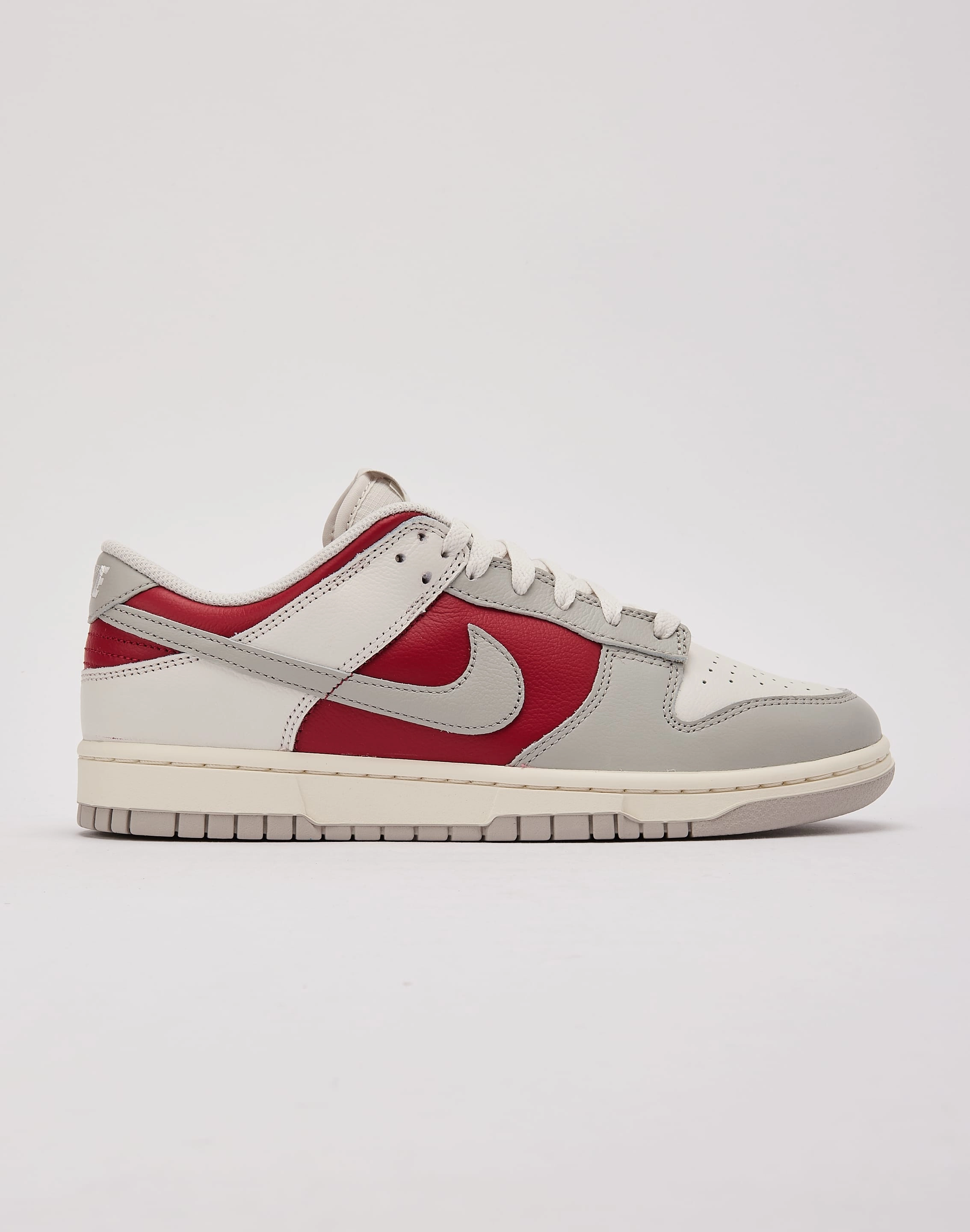 Nike Dunk Low Stitch Free Construction Thermal Insulation