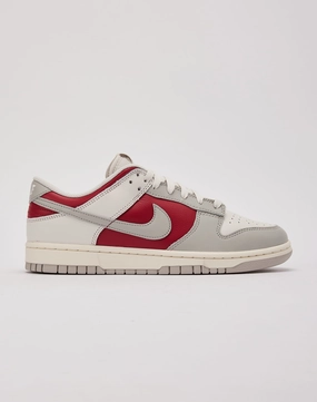 Nike Dunk Low Stitch Free Construction Thermal Insulation