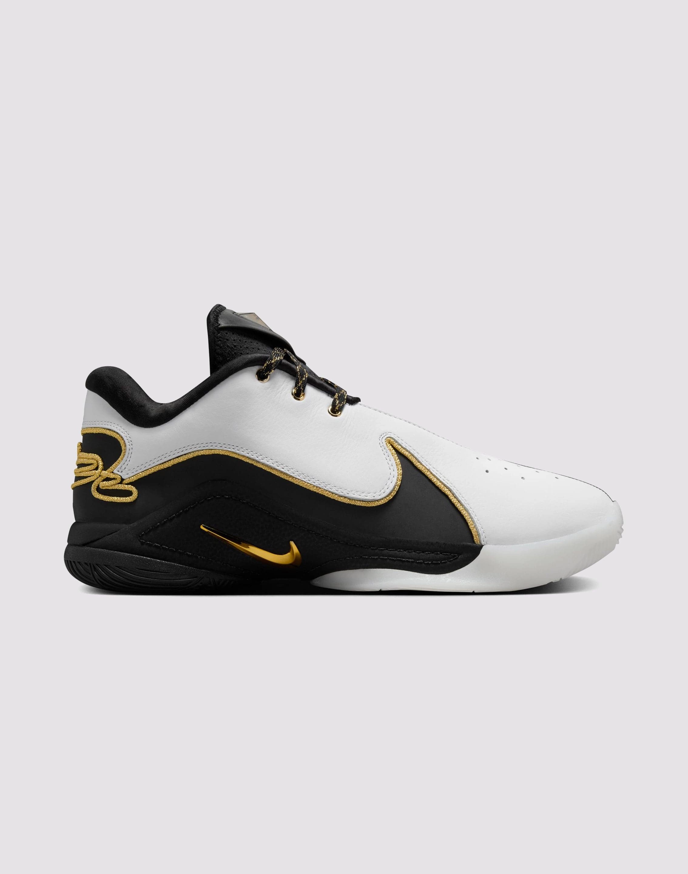 water proof Nike LeBron XXII "Mogul" Basketball