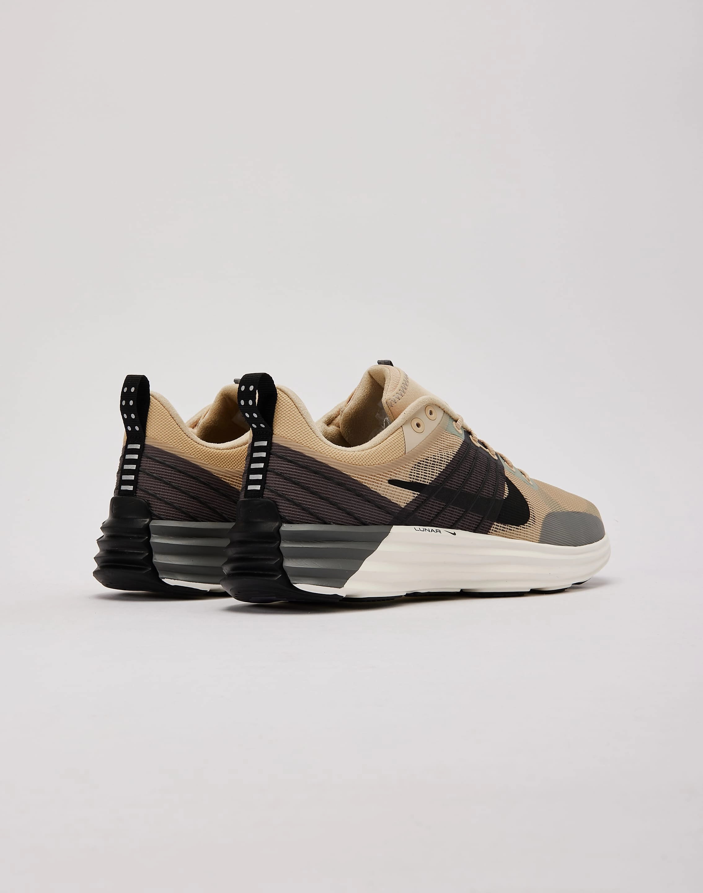 low - arch shoes Nike Lunar Roam