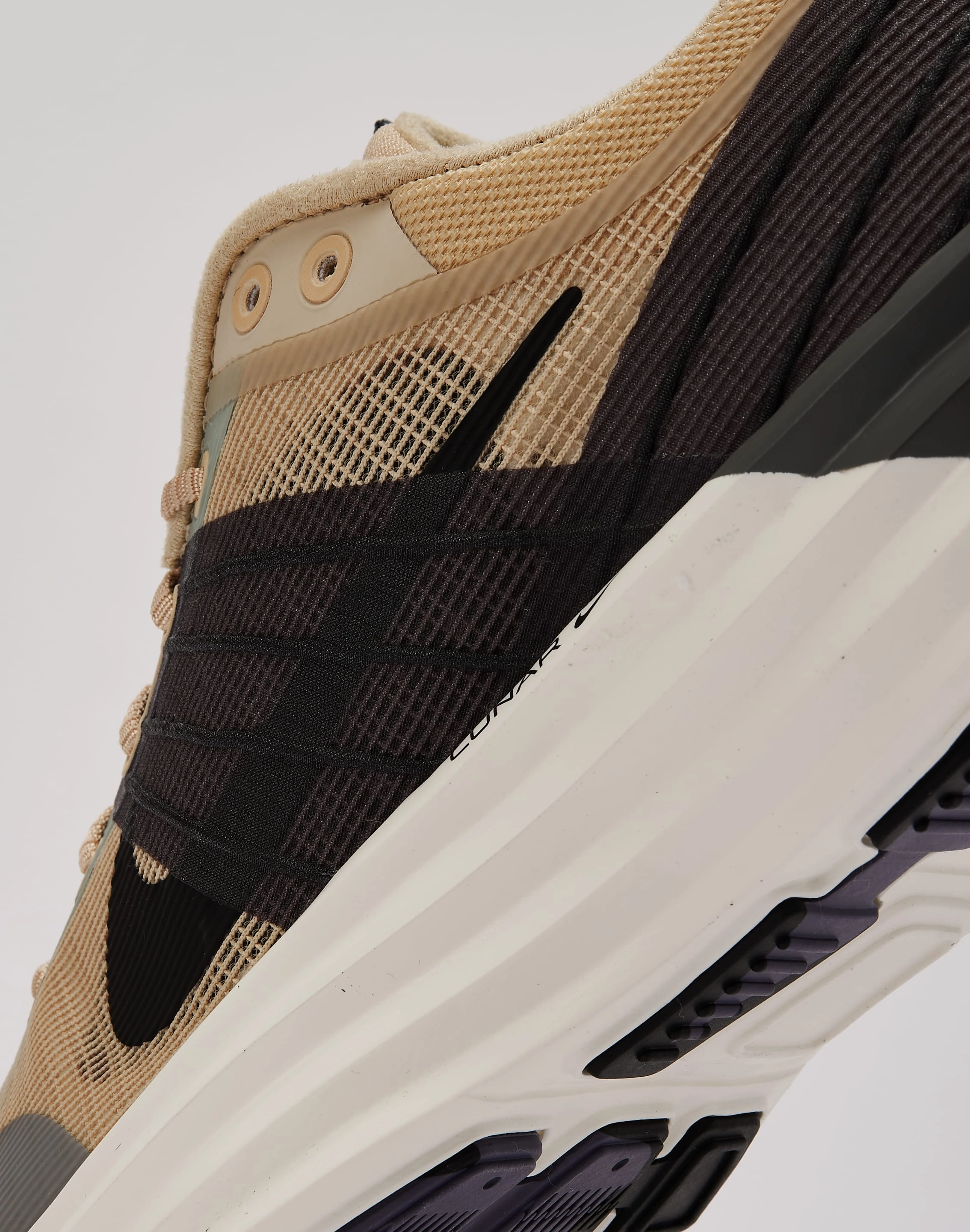 narrow - toe box shoes Nike Lunar Roam