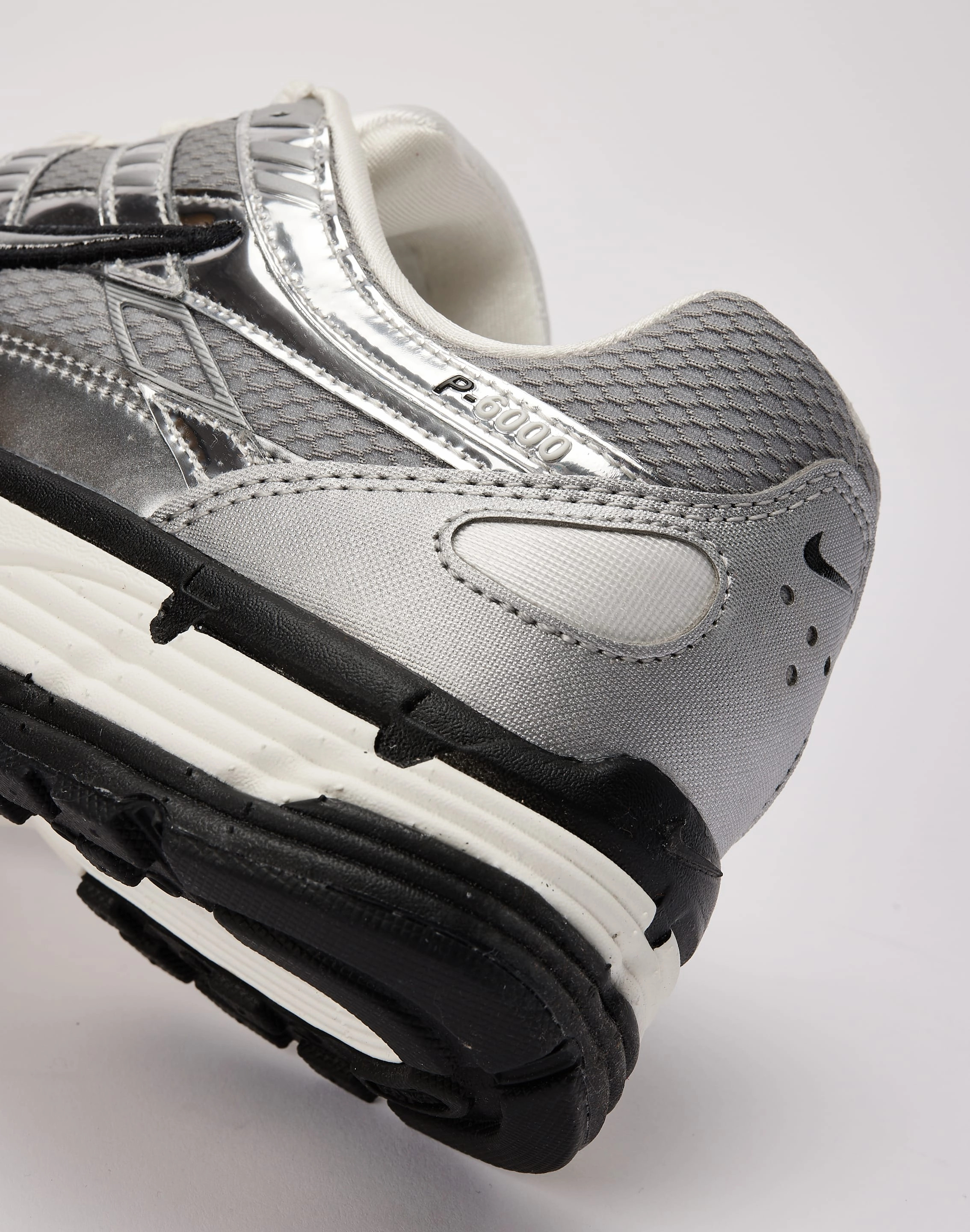 flat running Nike P-6000