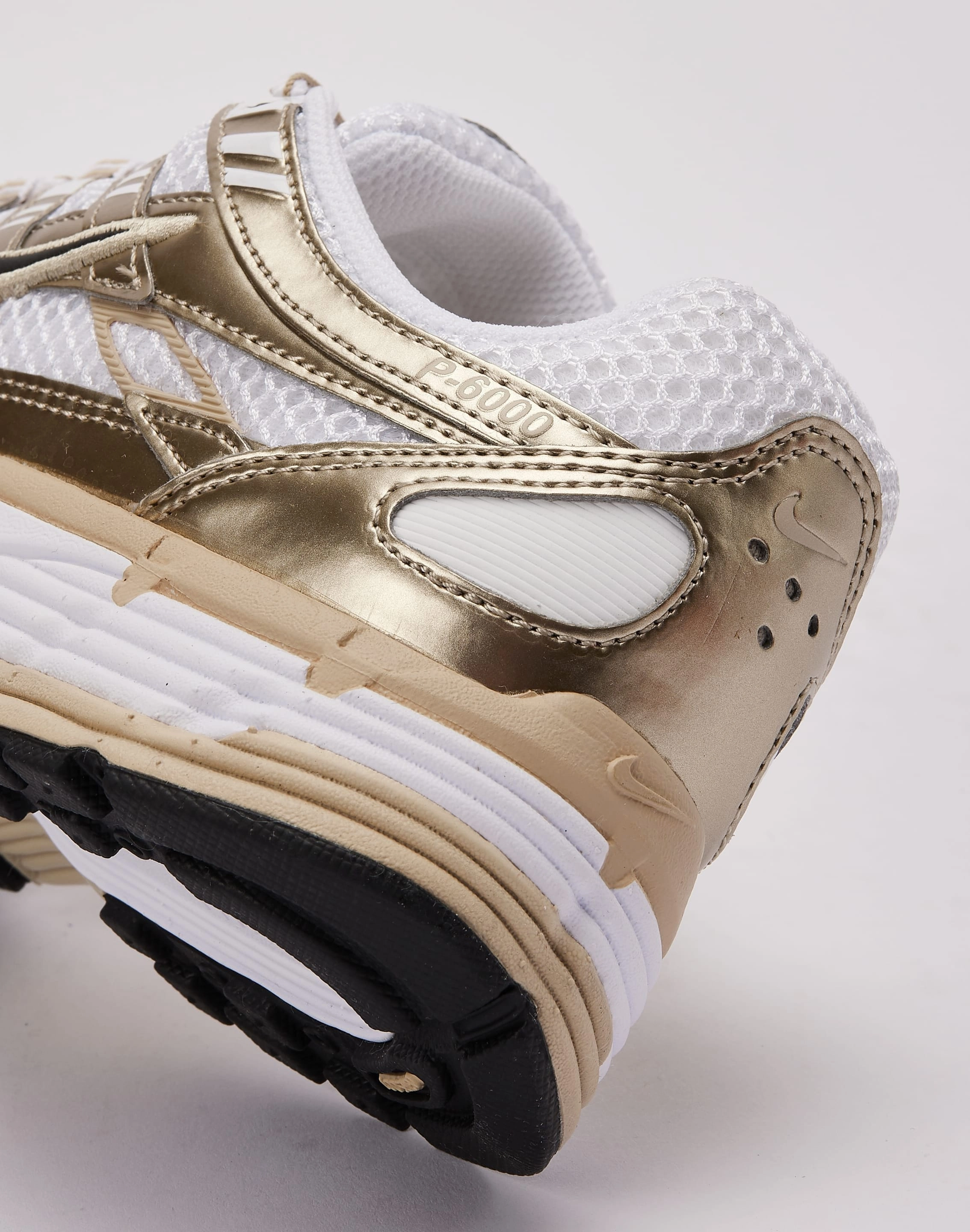 molded insole running shoes Nike P-6000