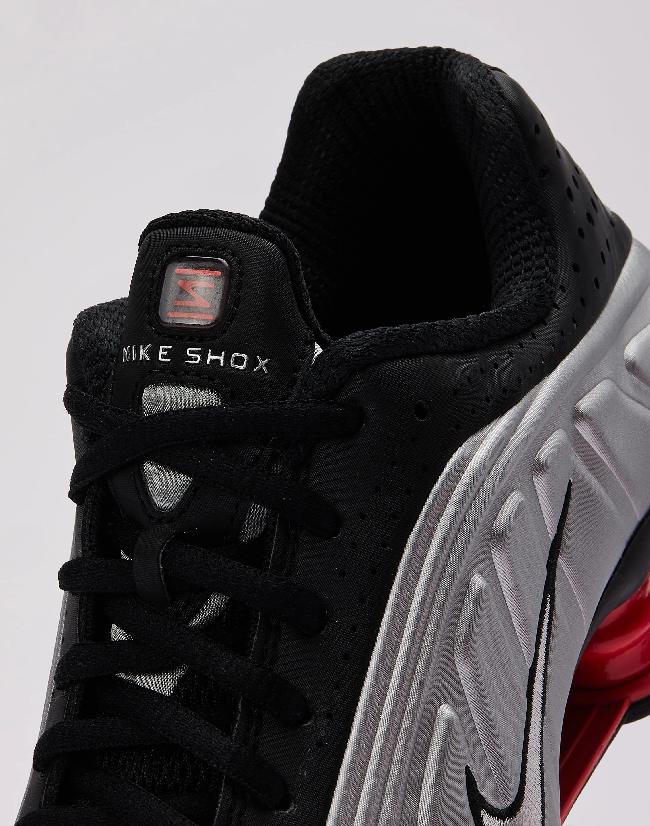 Nike Shox R4 toe - box roomy shoes