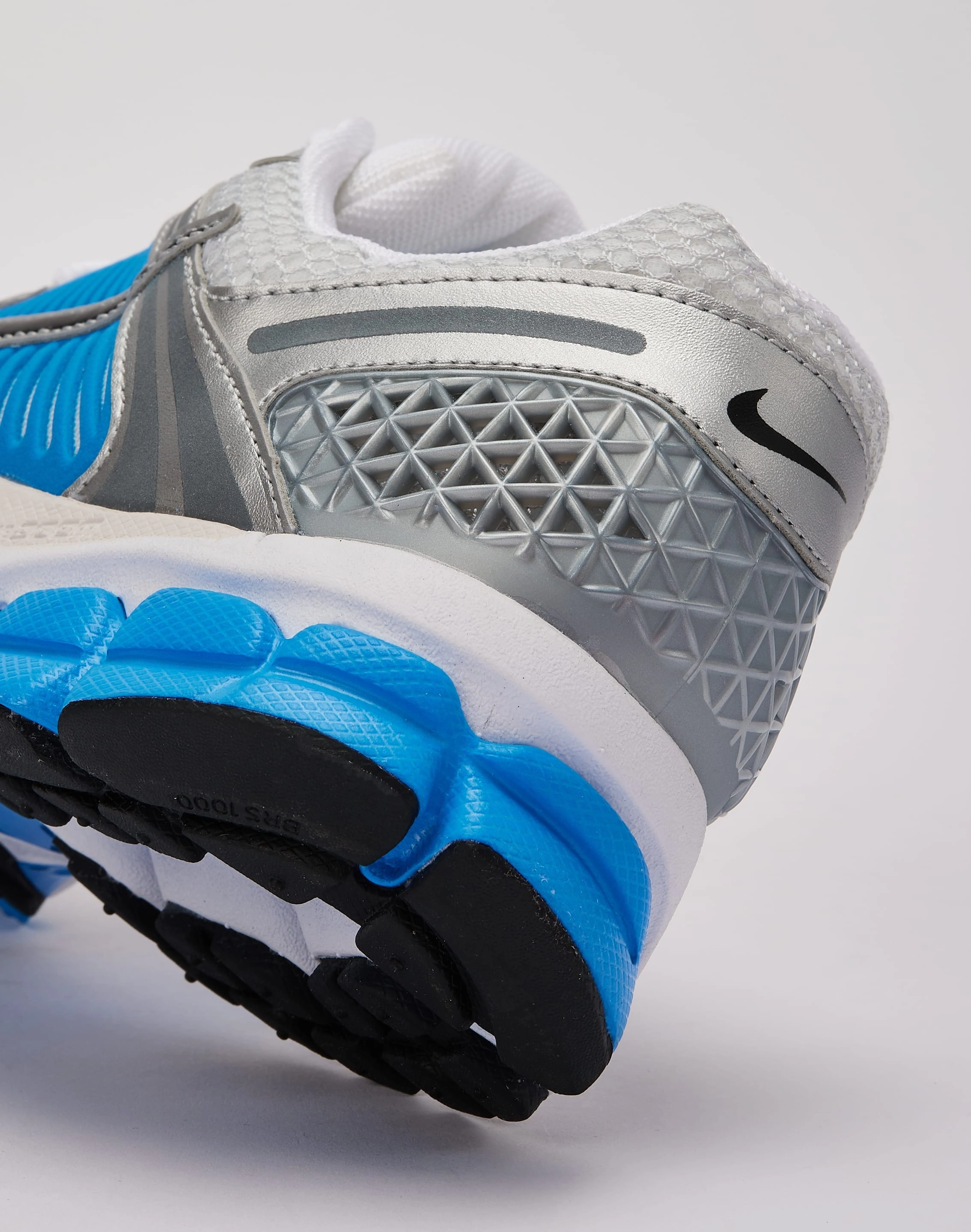 Seamless Knit Fabrication Nike Zoom Vomero 5