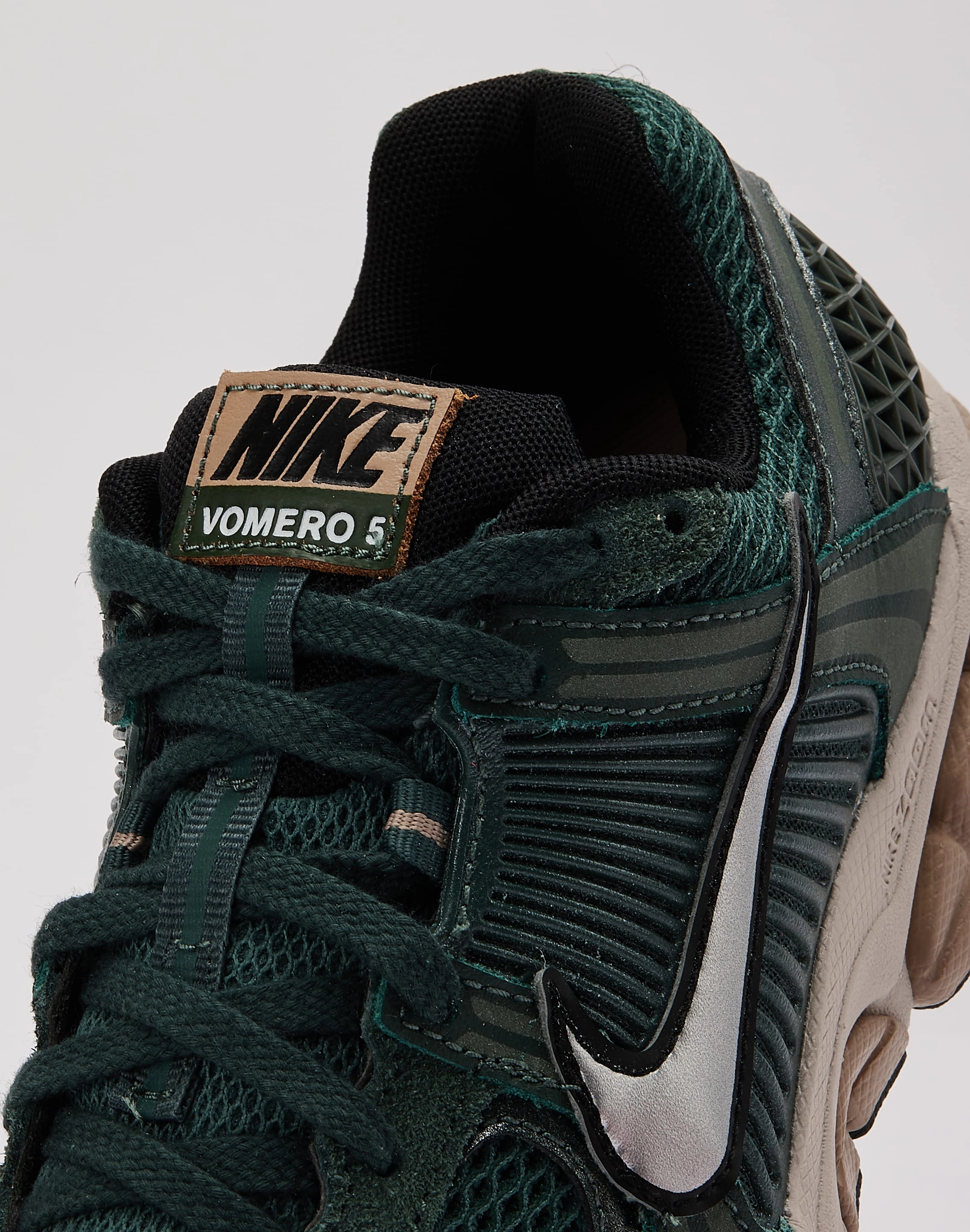 active shoes Nike Zoom Vomero 5