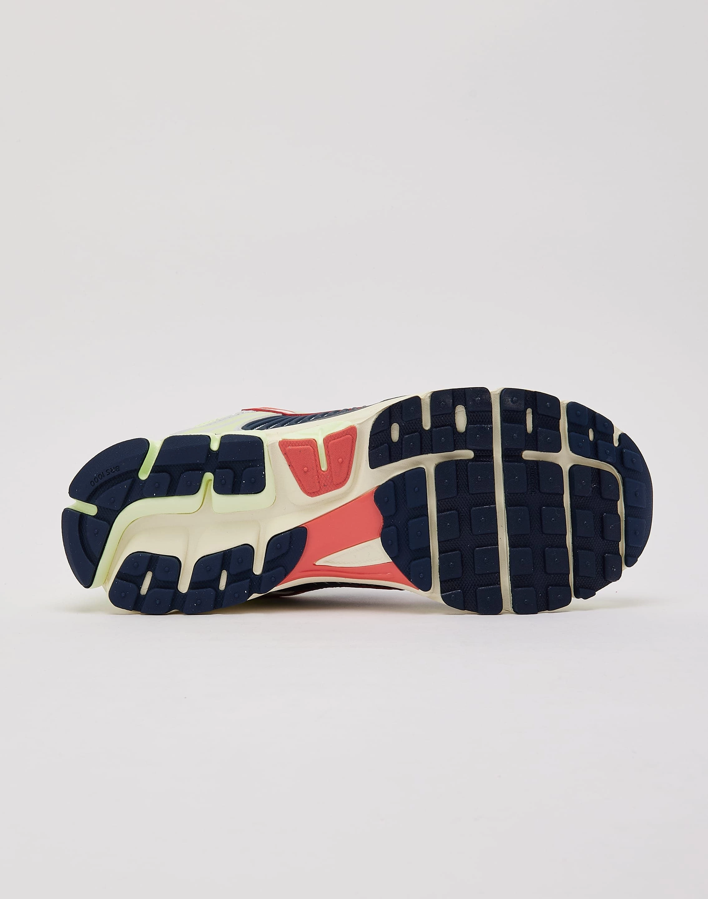 Nike Zoom Vomero 5 Strength - improving Ventilation Channels System