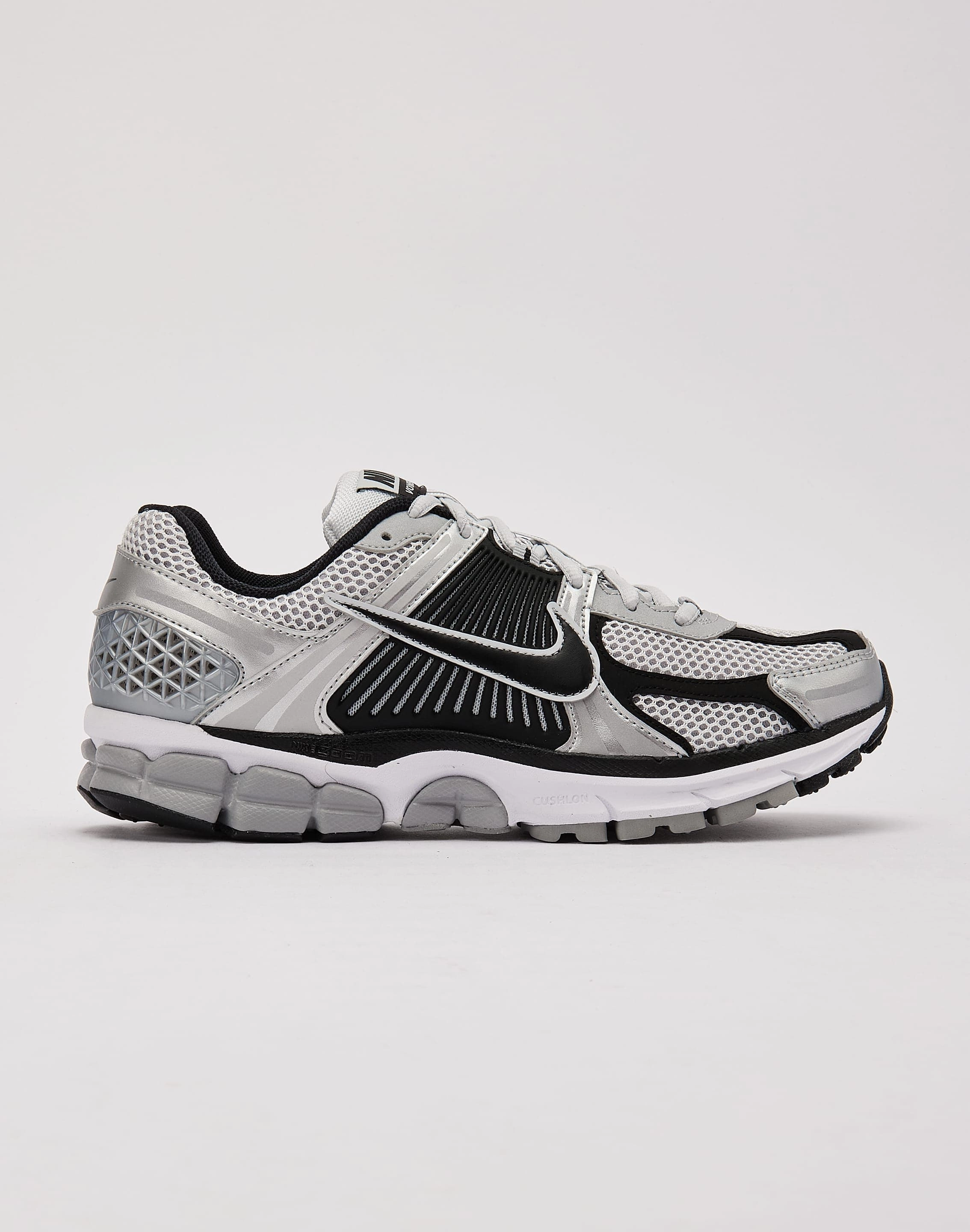 Nike Zoom Vomero 5 left - foot