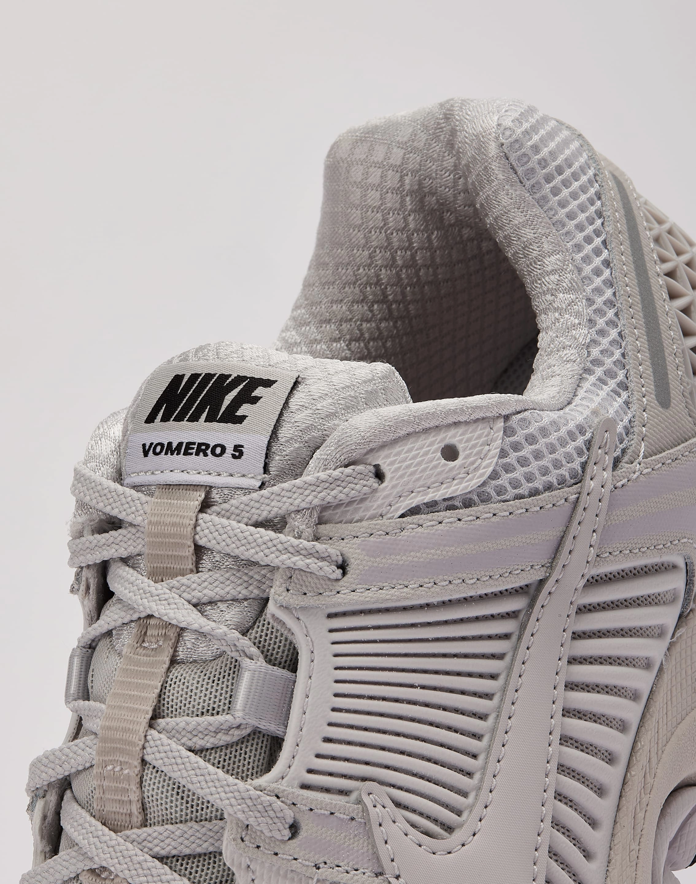 Nike Zoom Vomero 5 Ventilated Heel Counter