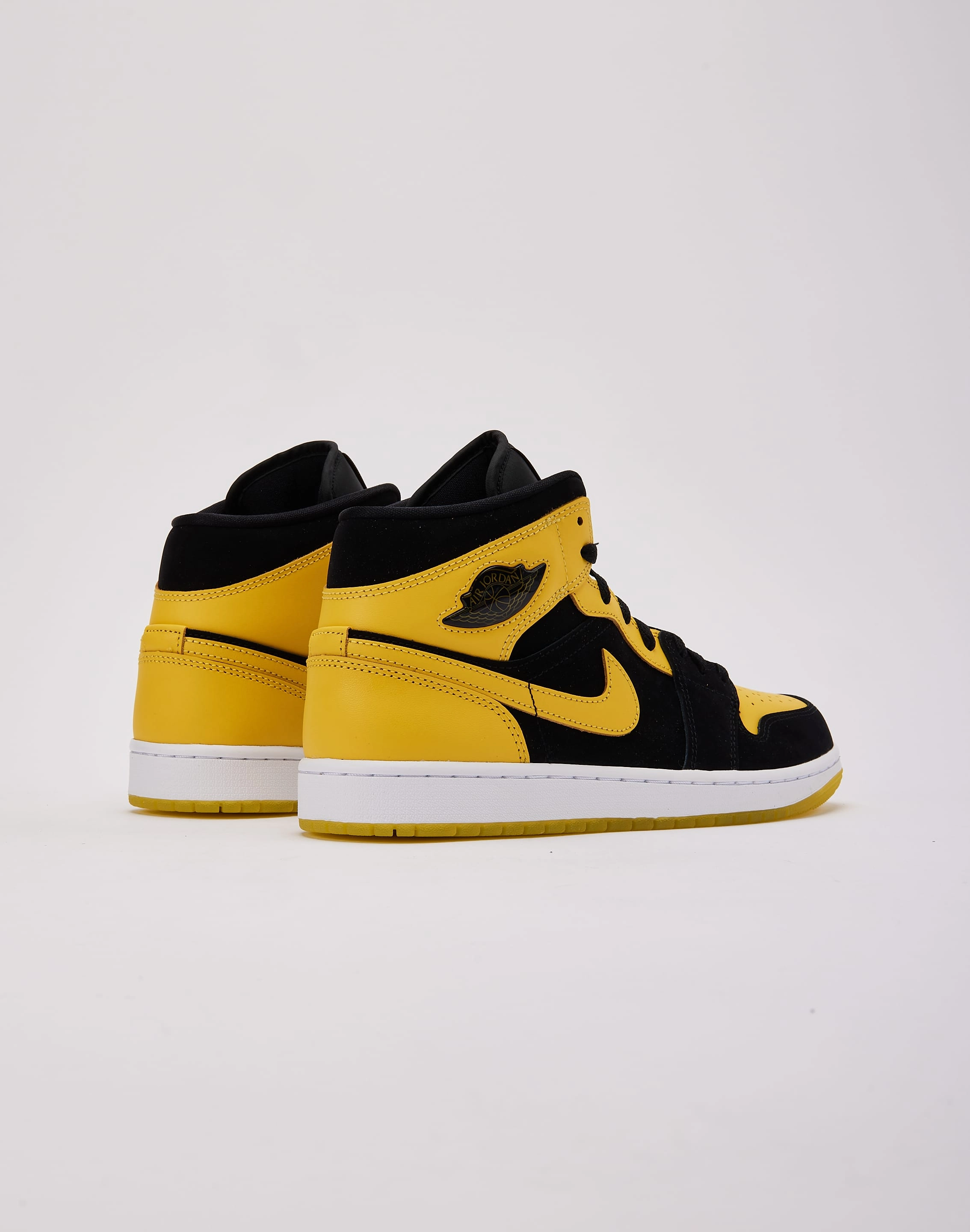 Jordan Air Jordan 1 Mid SE 'New Love' Quick Dry Fabric Technology Breathable City Adventure