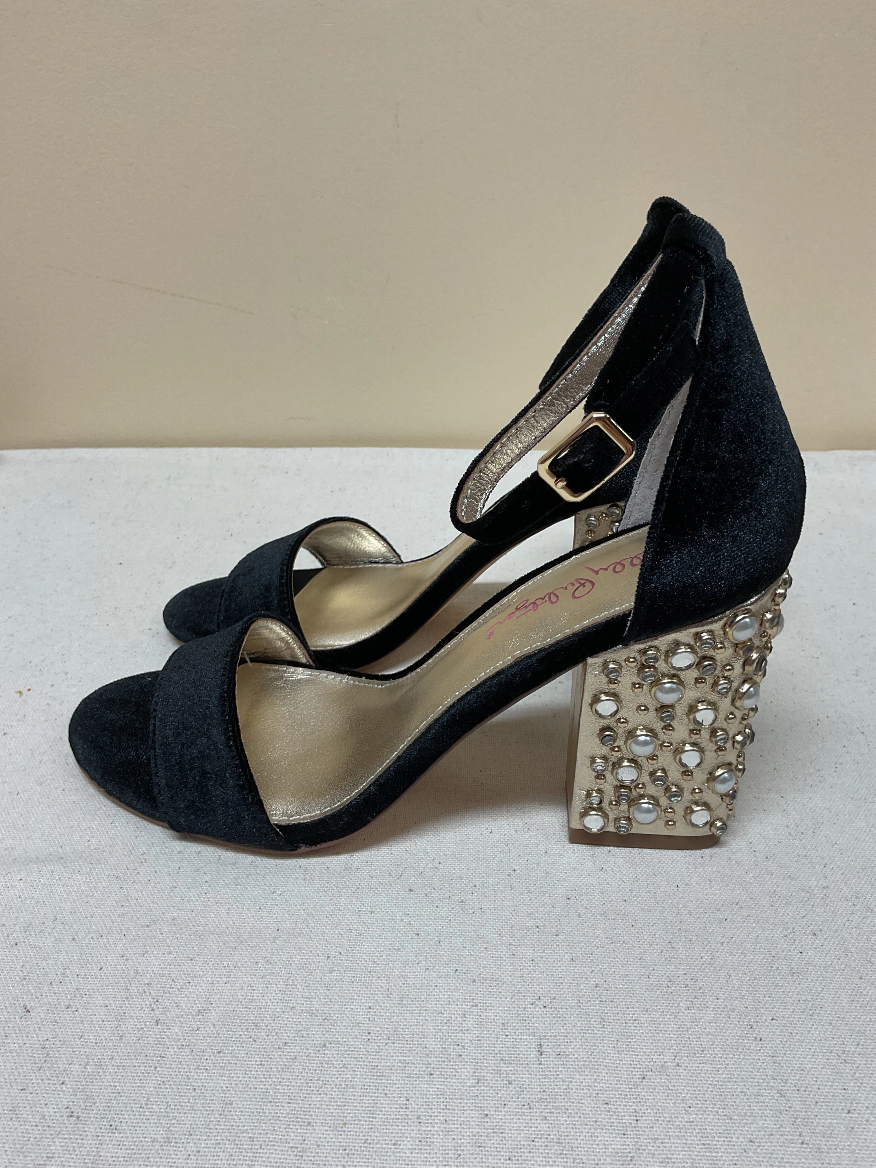 Shoes Designer By Lilly Pulitzer In Black & Gold, Size:6 Gym Life