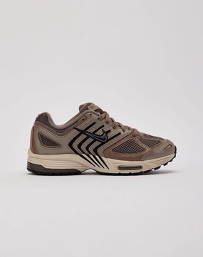 Nike Air Pegasus 2005 arch - hugging shoes